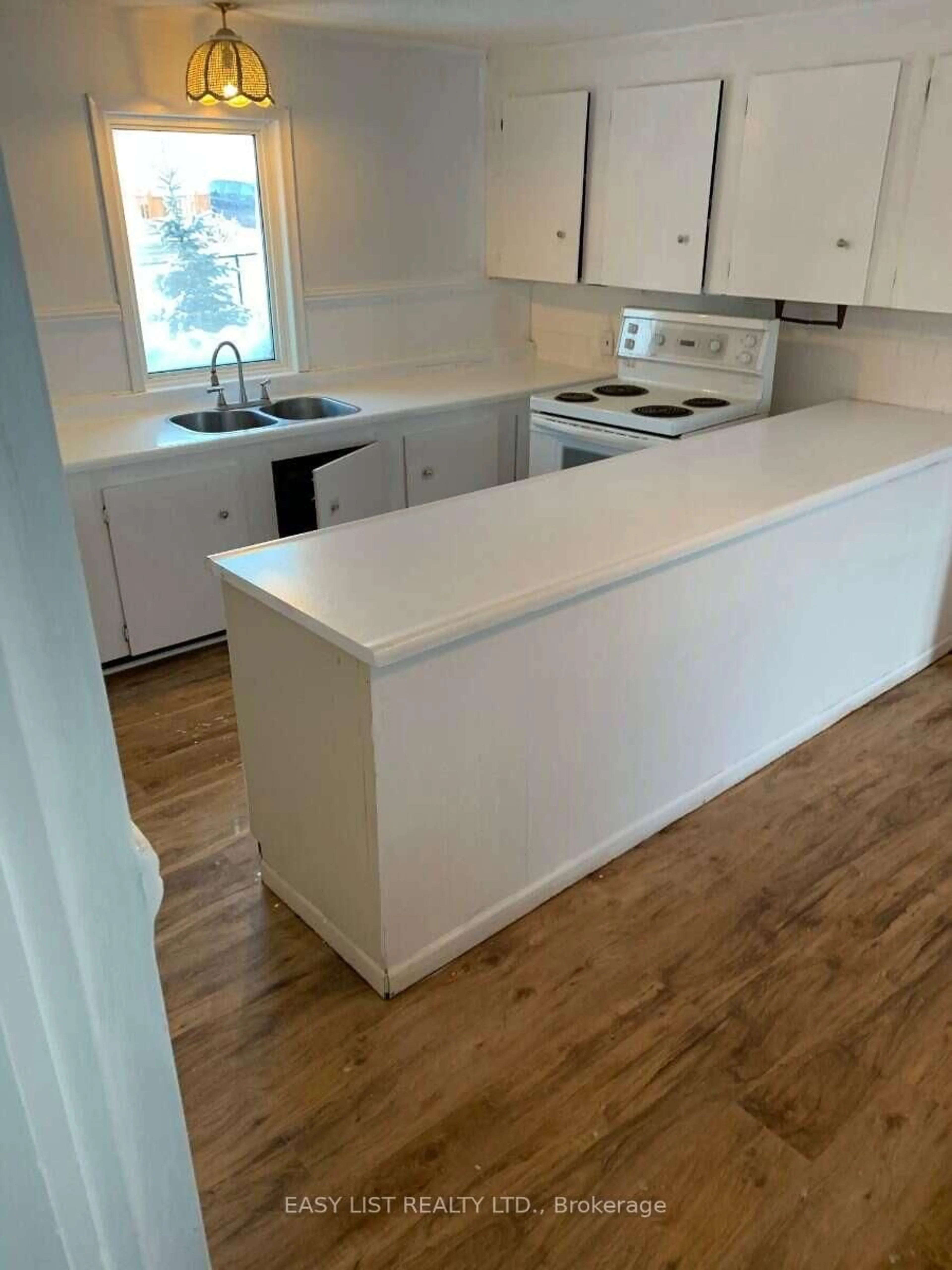 Open concept kitchen, wood/laminate floor for 1330 County Road 36, Kawartha Lakes Ontario K9V 4R6
