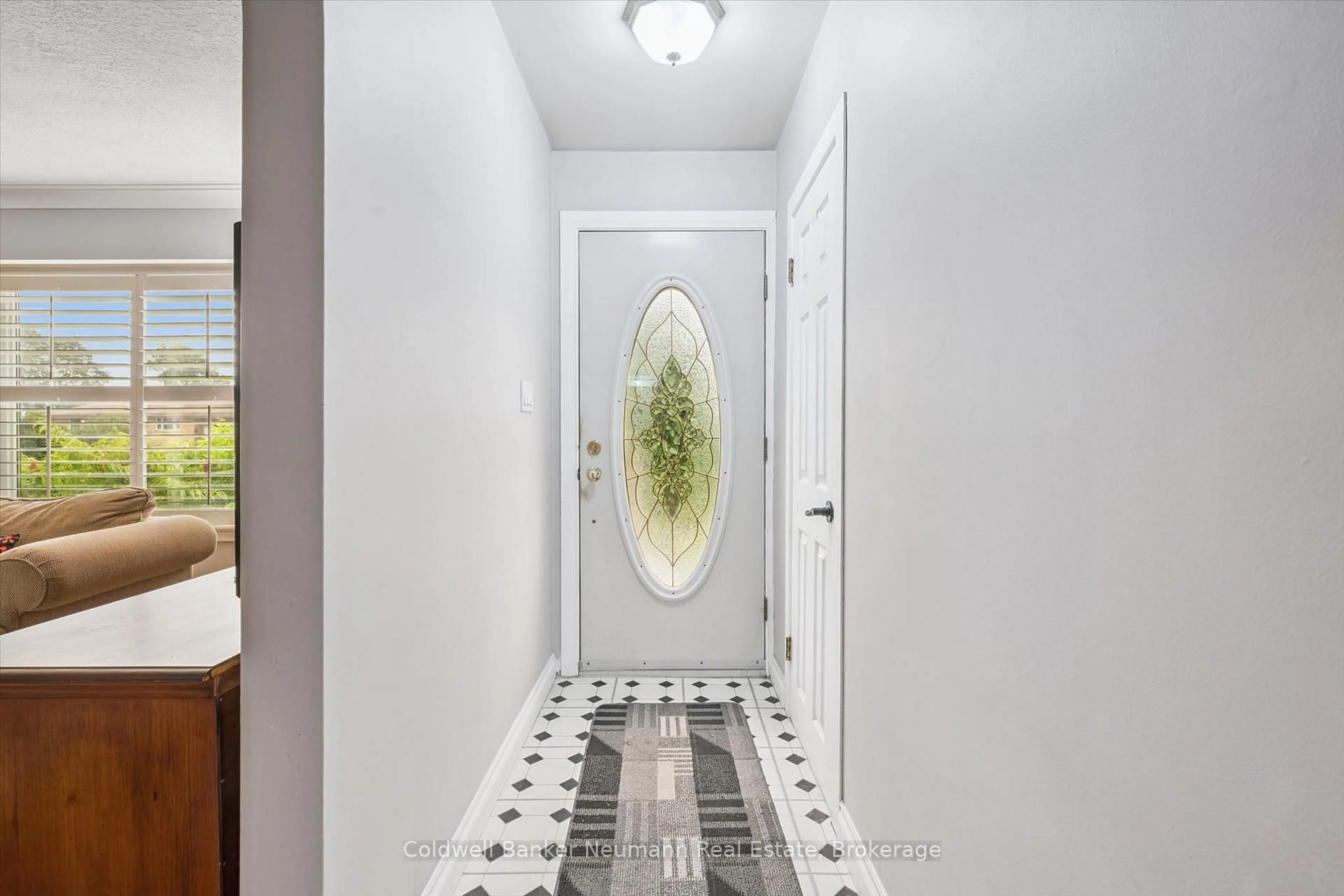 Indoor entryway for 195 Victoria Rd, Guelph Ontario N1E 5H6