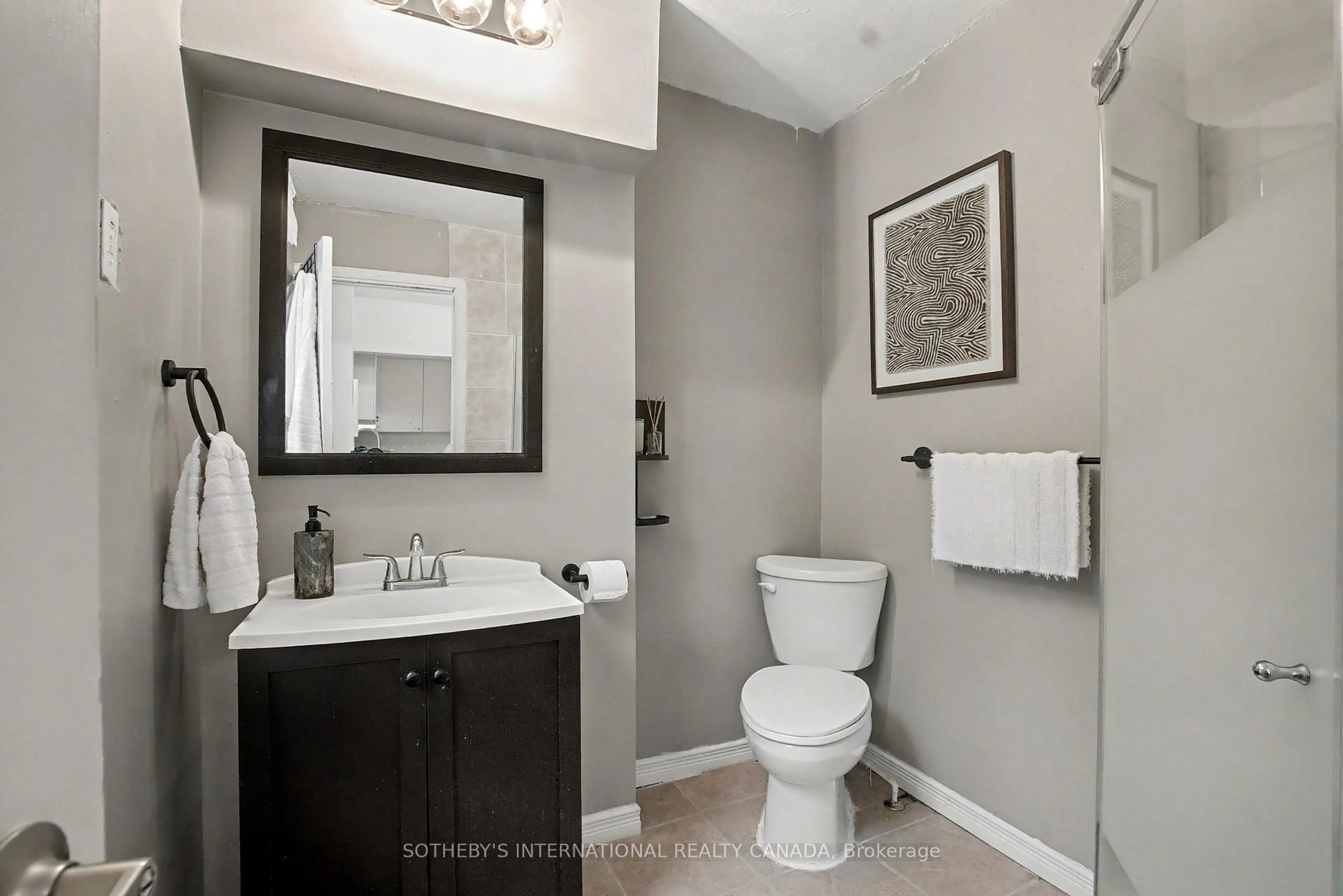 Standard bathroom, ceramic/tile floor for 263 Cumberland St, Minto Ontario N0G 2P0