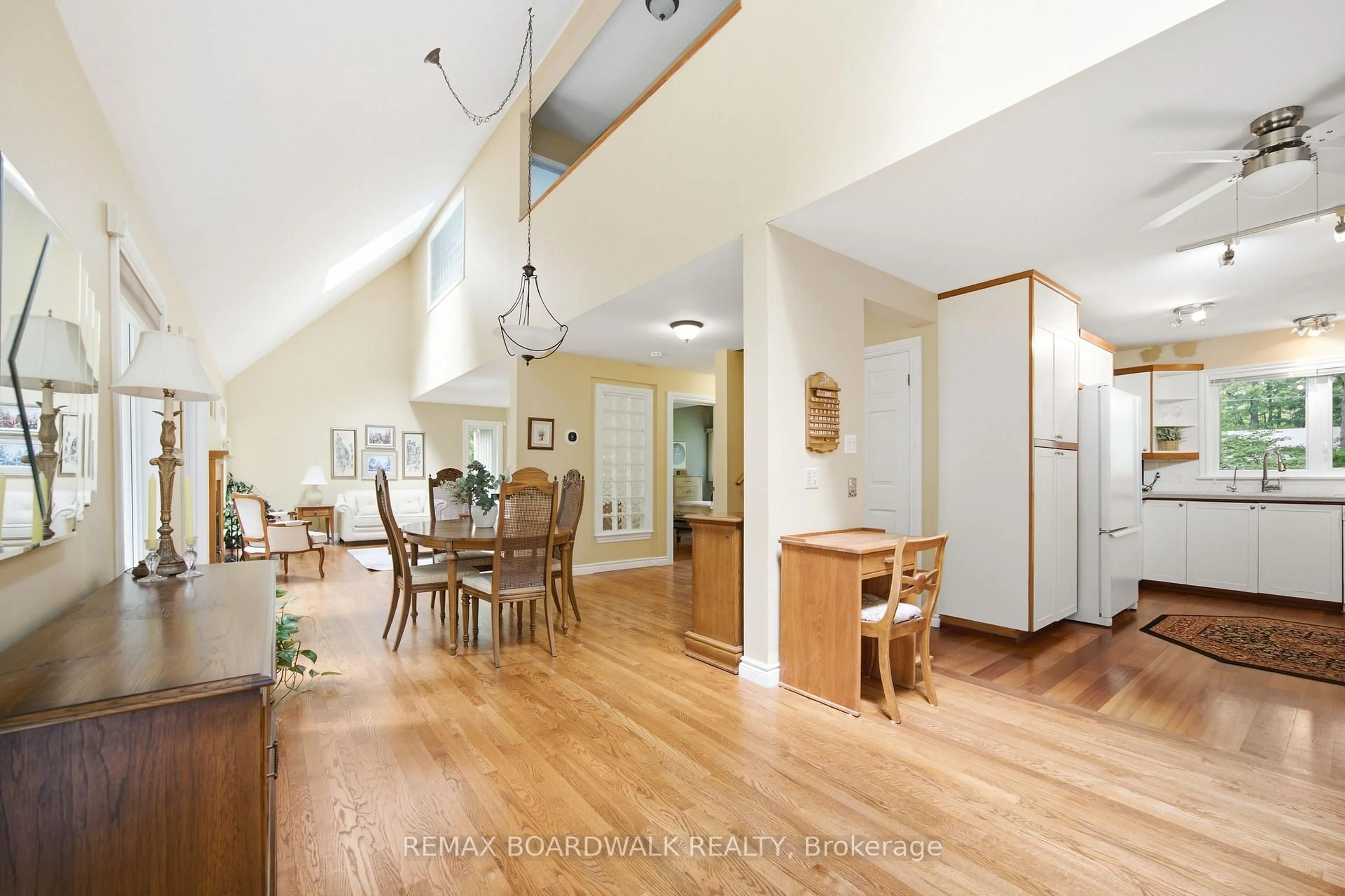 Indoor foyer for 123 Poole Dr, Perth Ontario K7H 3C5