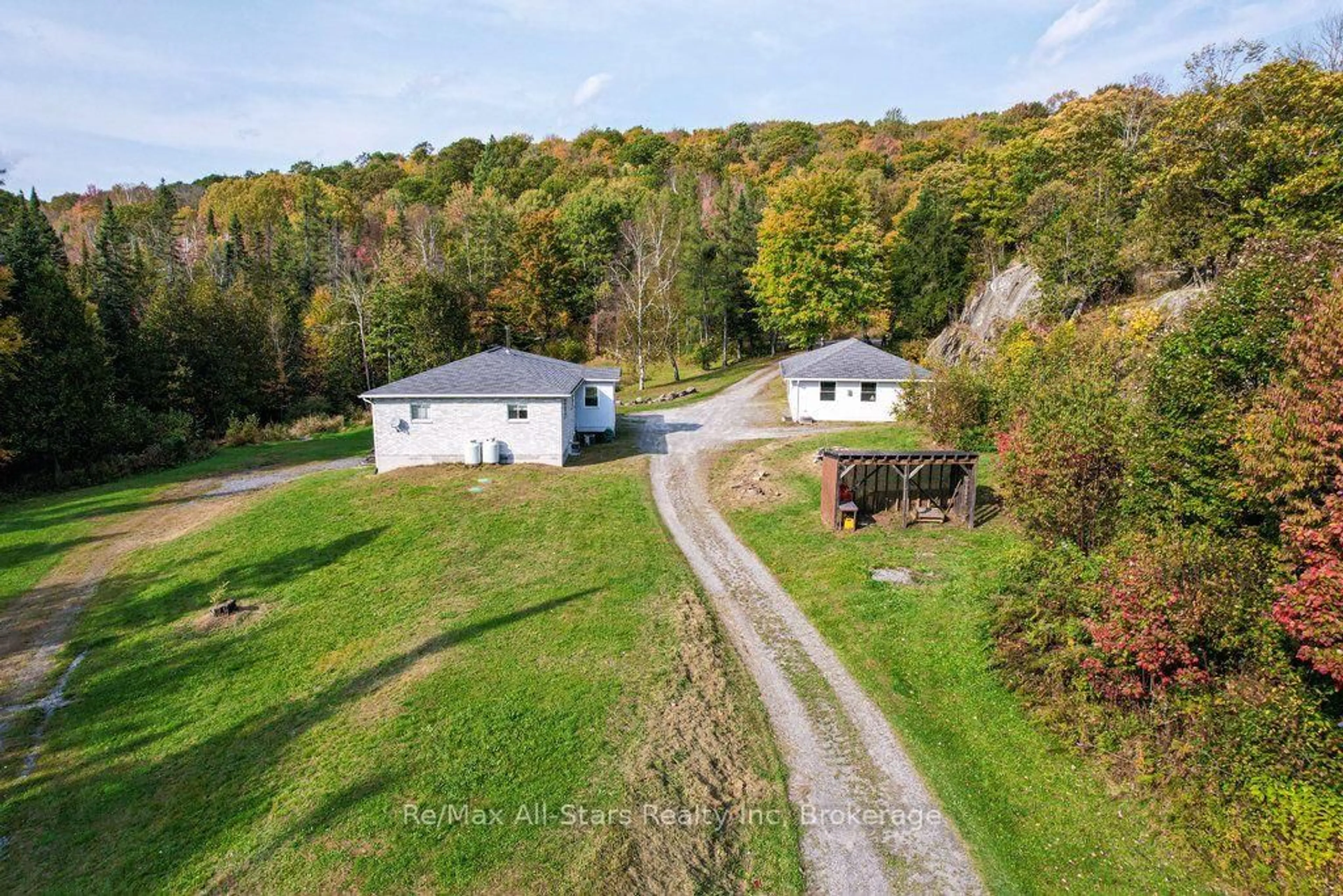 A pic from outside/outdoor area/front of a property/back of a property/a pic from drone, unknown for 410 Etwell Rd, Huntsville Ontario P1H 2J2