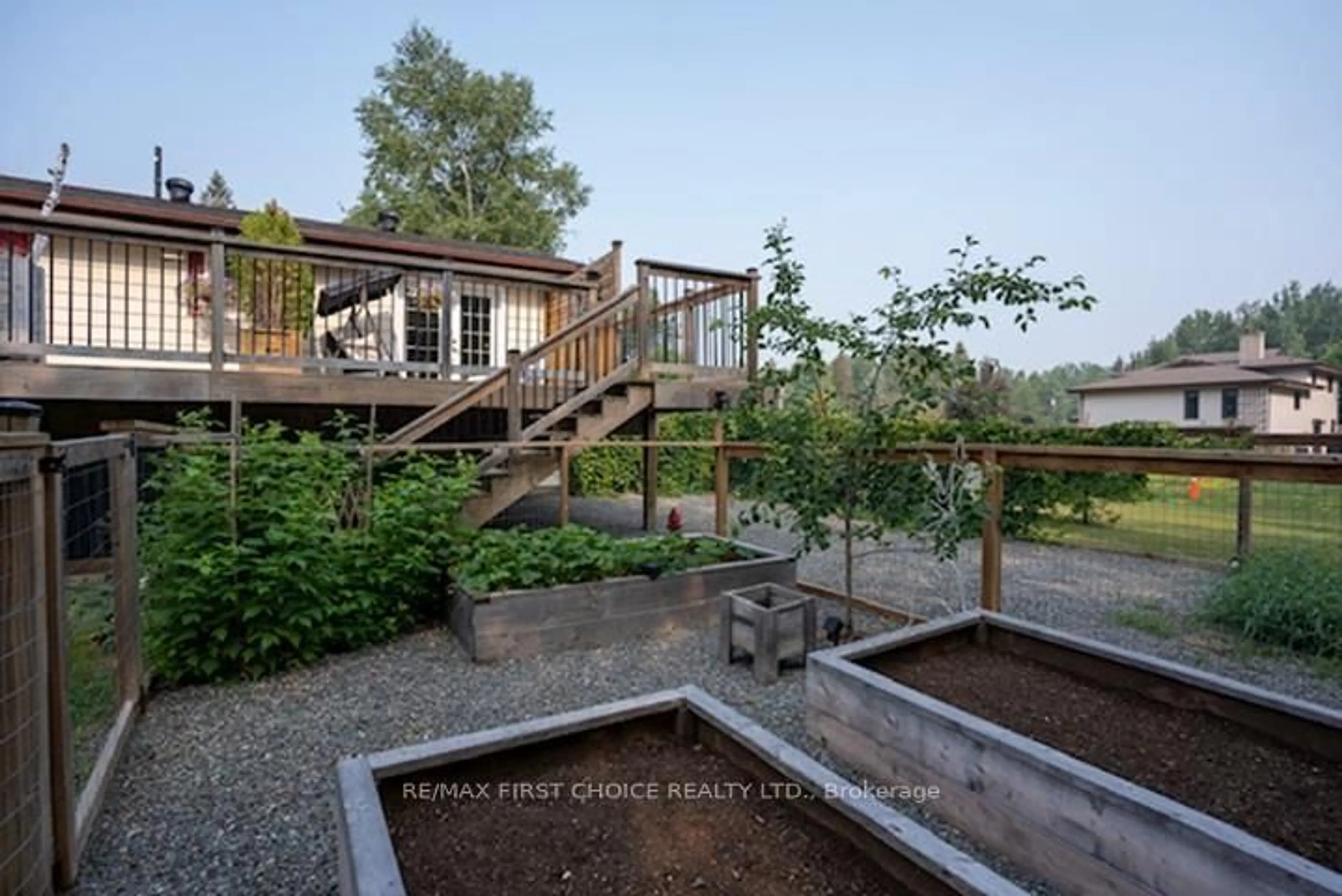 Patio, unknown for 2060 Glenoah Ave, Thunder Bay Ontario P7K 1J1