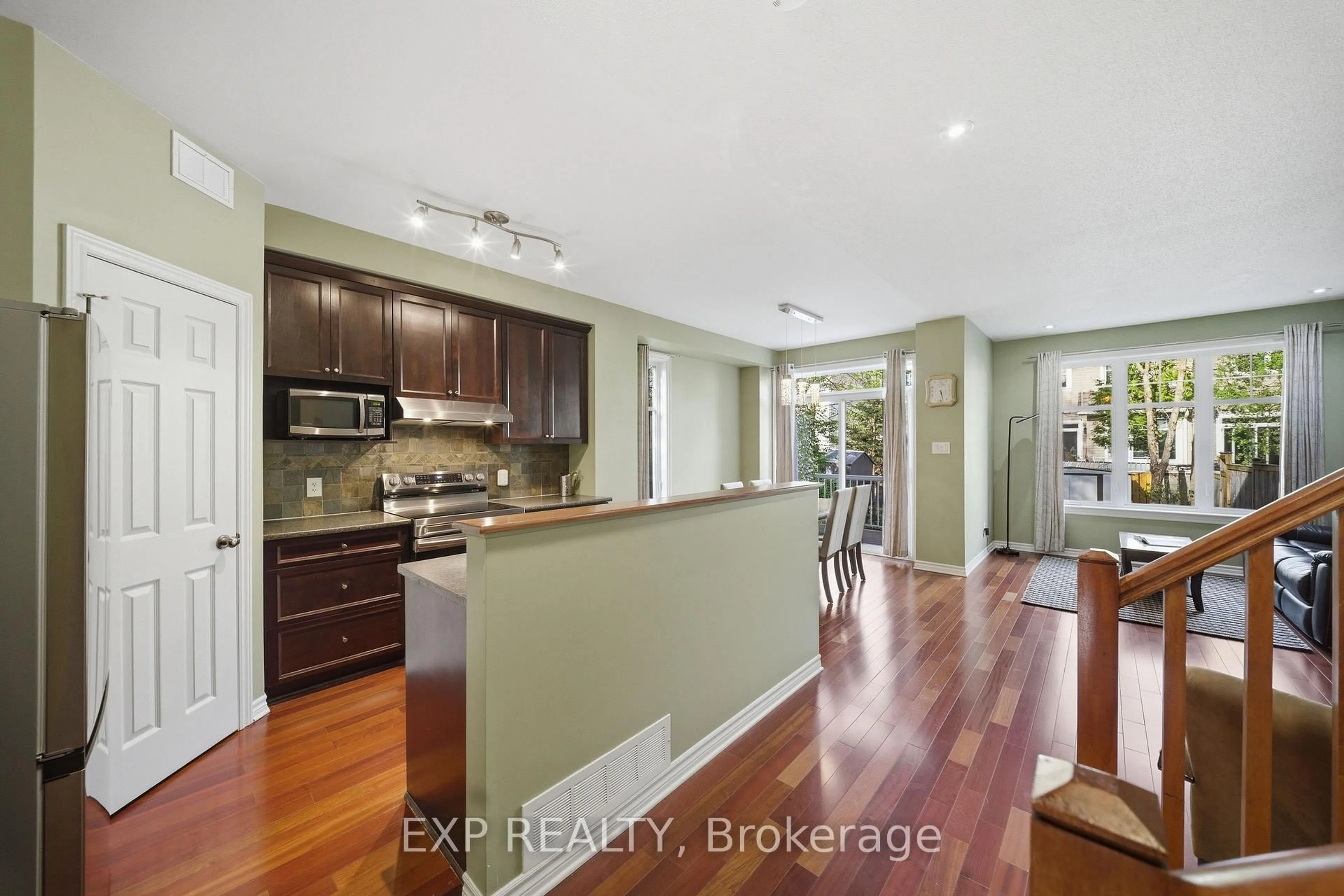 Open concept kitchen, wood/laminate floor for 4265 Kelly Farm Dr, Ottawa Ontario K1T 0A6
