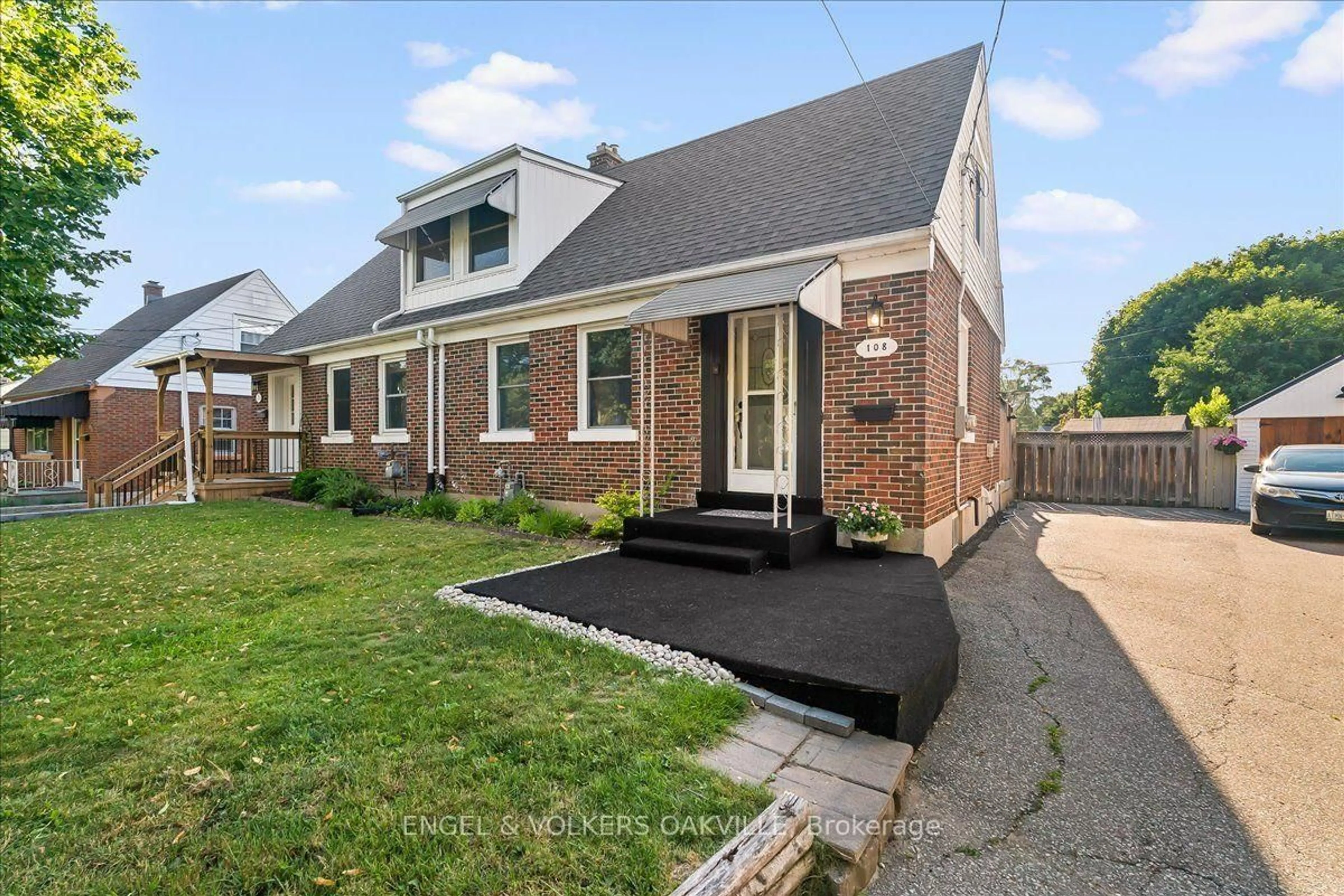 Home with brick exterior material, street for 108 Lorne Cres, Kitchener Ontario N2M 3Y5