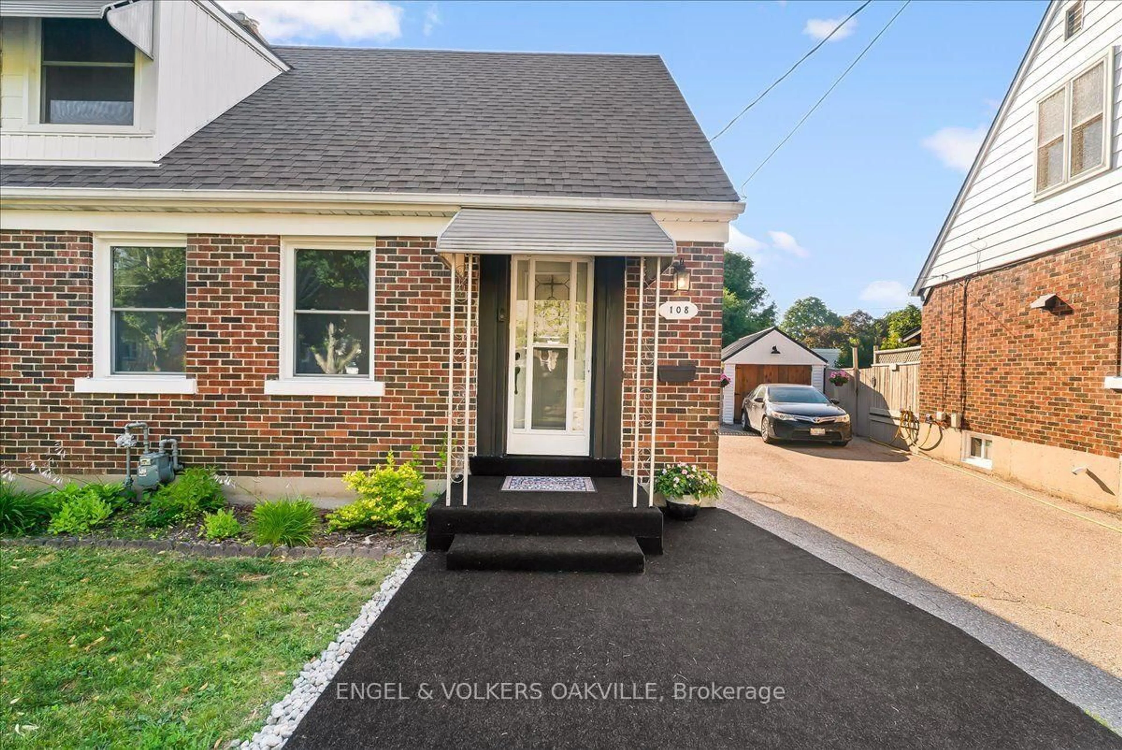Home with brick exterior material, street for 108 Lorne Cres, Kitchener Ontario N2M 3Y5