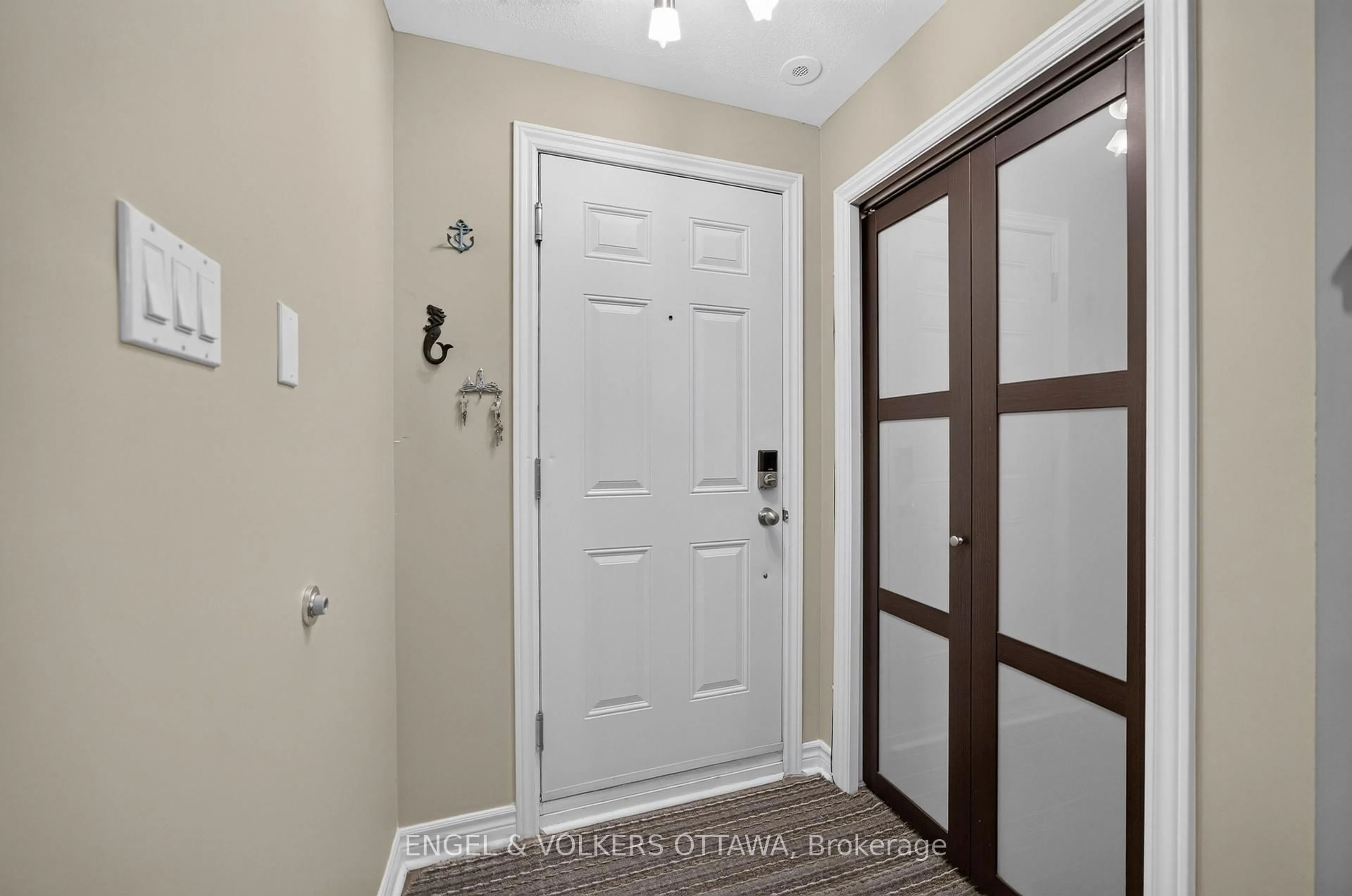 Indoor entryway for 165 Waterbridge Dr #4, Ottawa Ontario K2G 7G3
