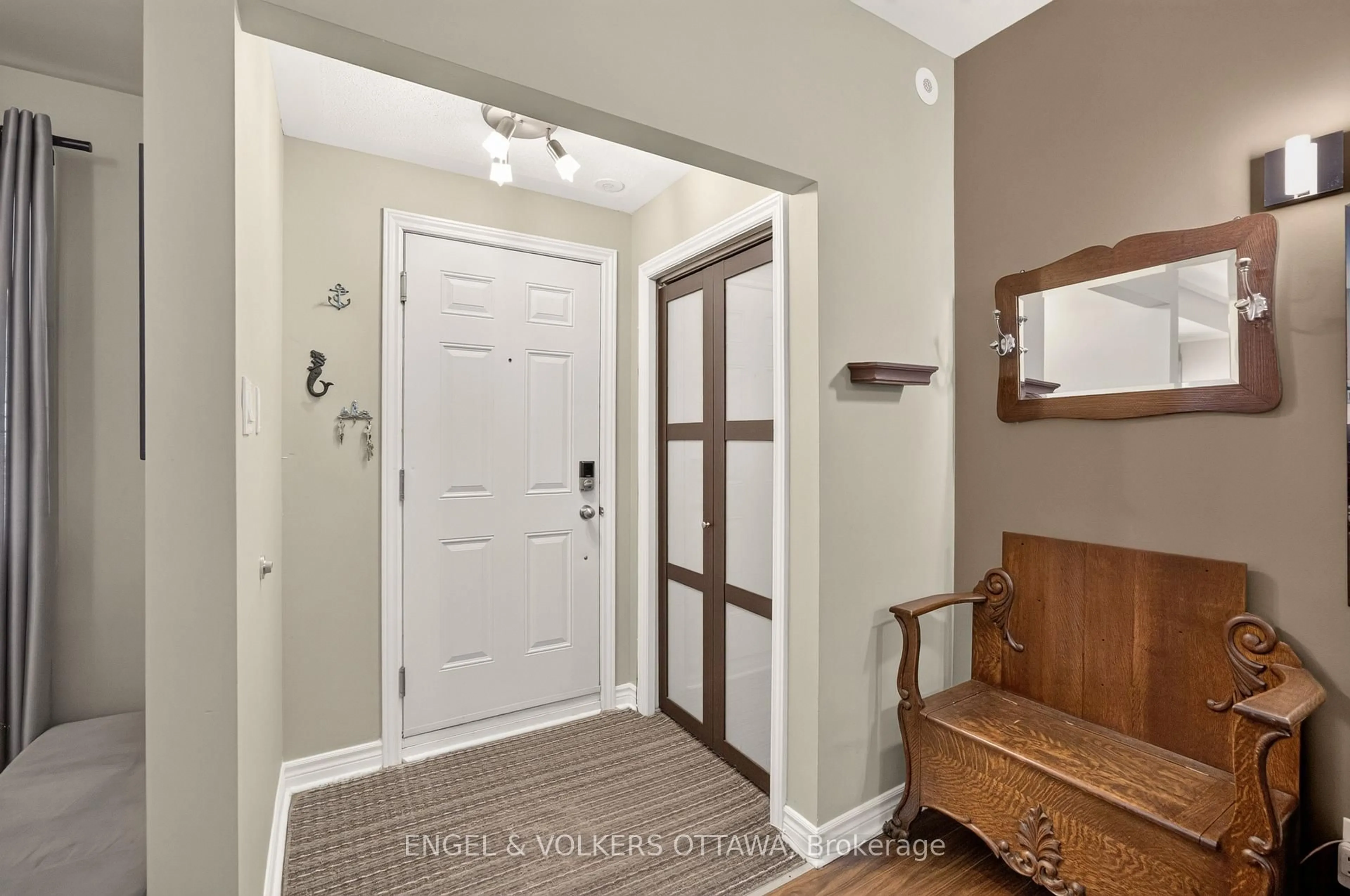 Indoor entryway for 165 Waterbridge Dr #4, Ottawa Ontario K2G 7G3