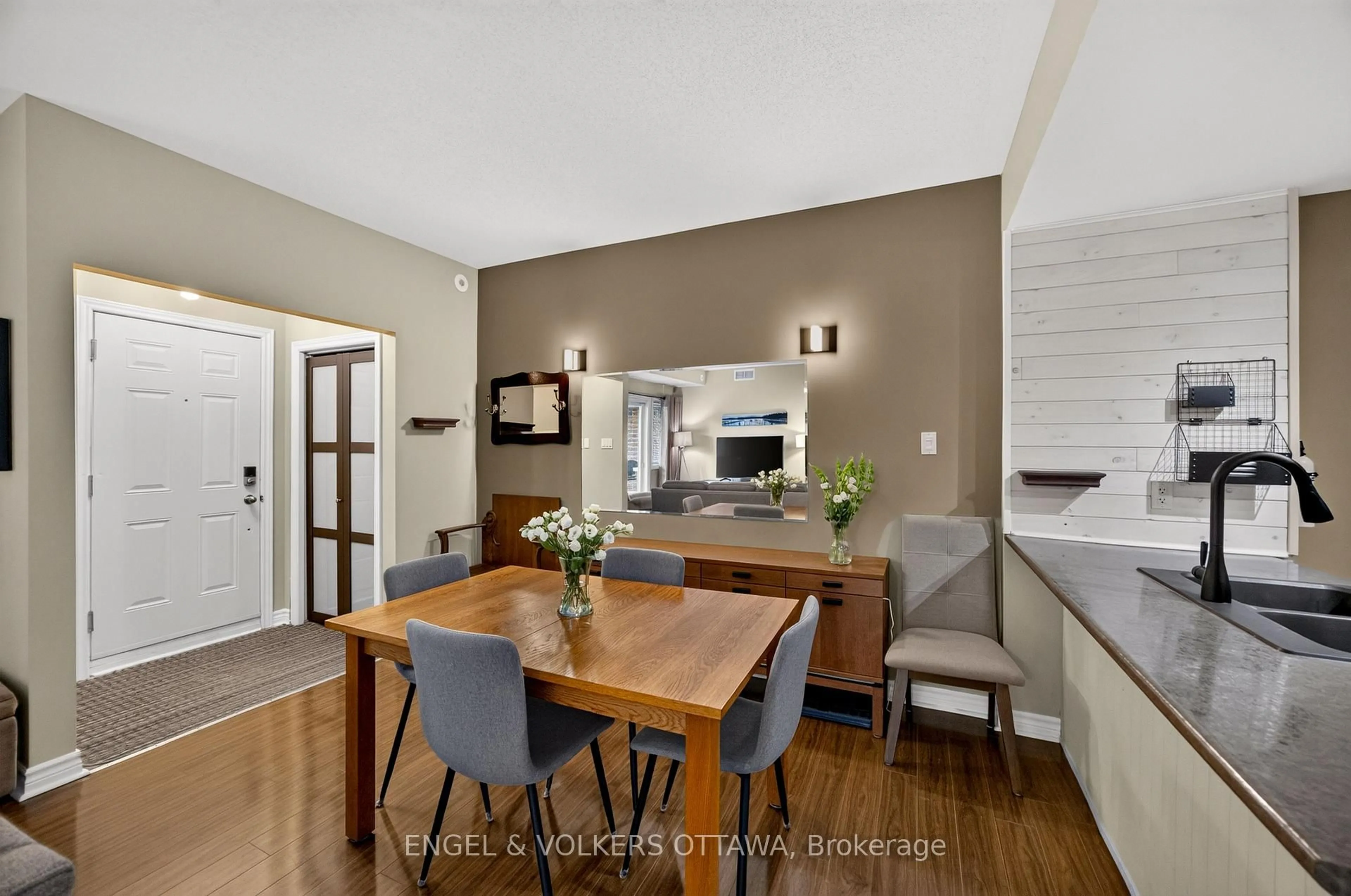 Open concept kitchen, wood/laminate floor for 165 Waterbridge Dr #4, Ottawa Ontario K2G 7G3