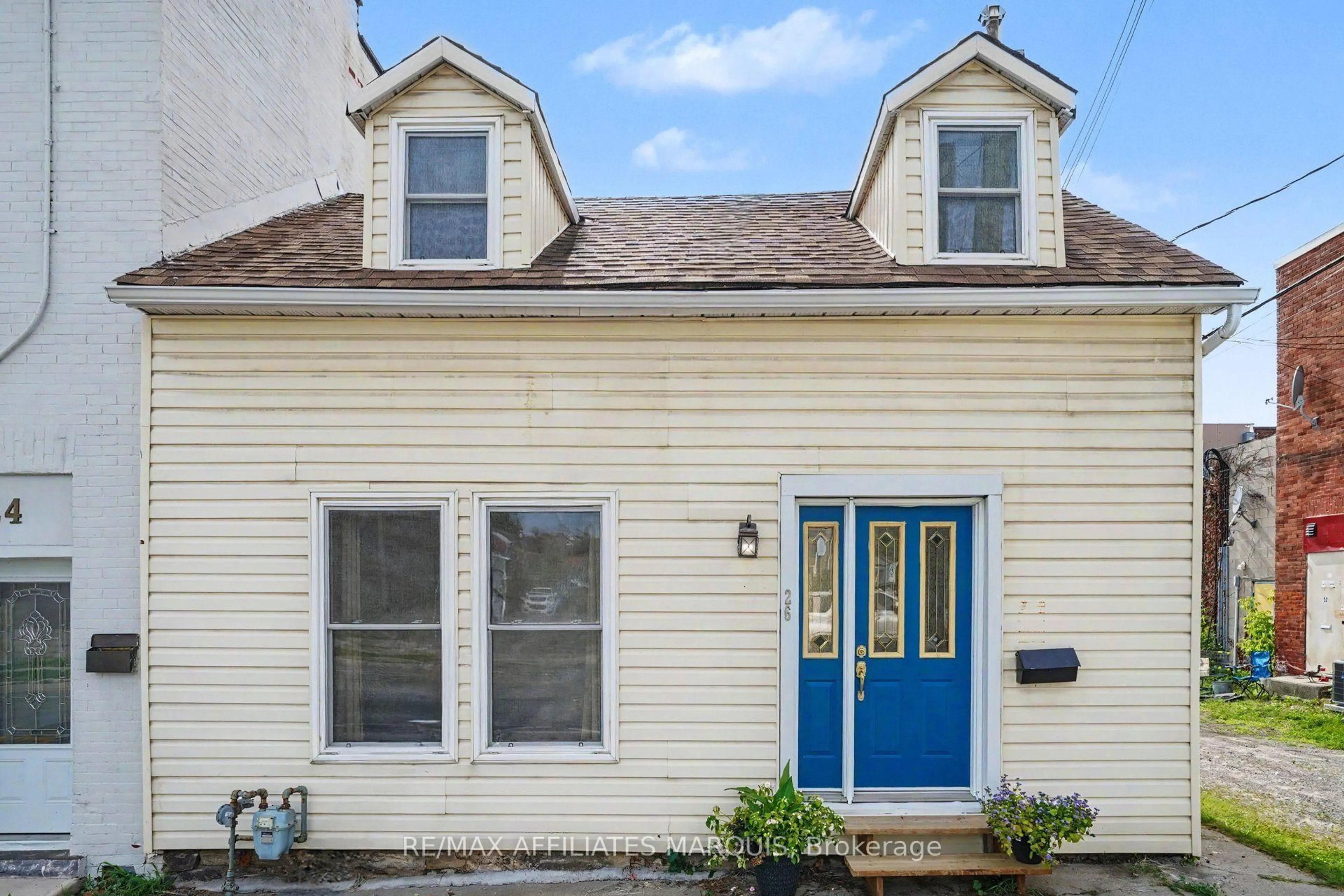 Home with vinyl exterior material, street for 26 Market St, Smiths Falls Ontario K7A 2E6