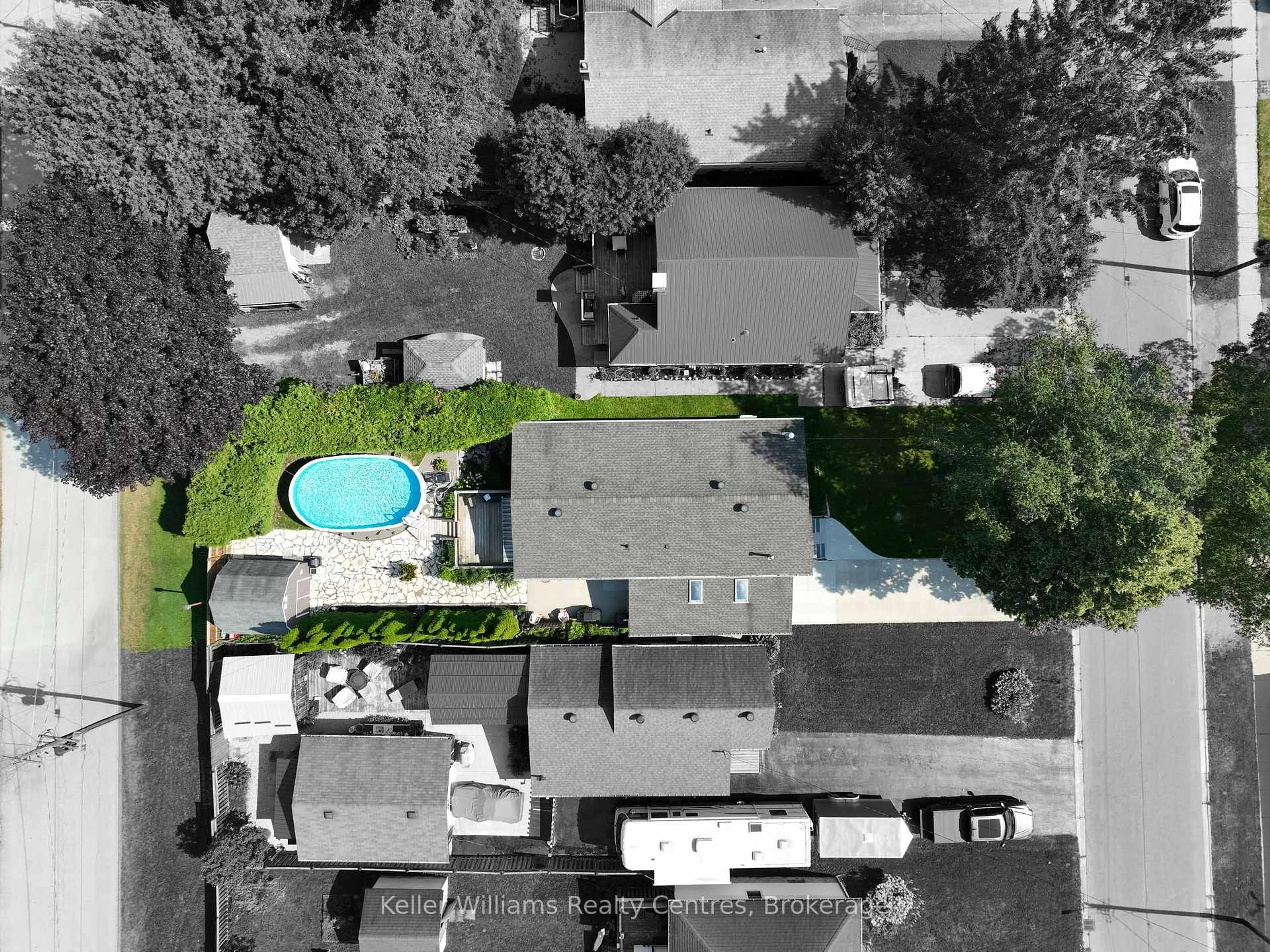 A pic from outside/outdoor area/front of a property/back of a property/a pic from drone, street for 1568 5th Ave, Owen Sound Ontario N4K 5B5