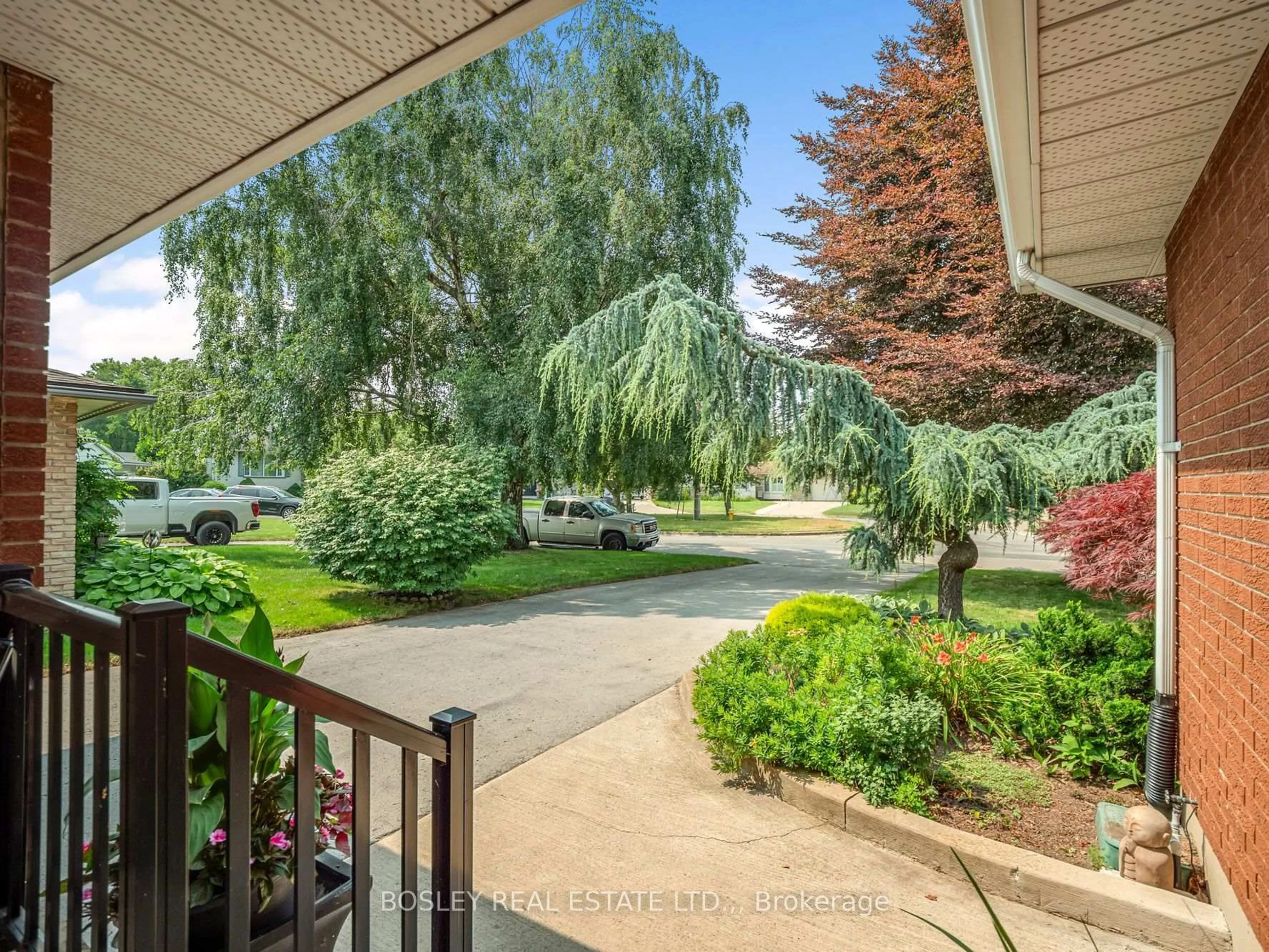 Unknown for 6 Samuel Crt, St. Catharines Ontario L2M 6M2