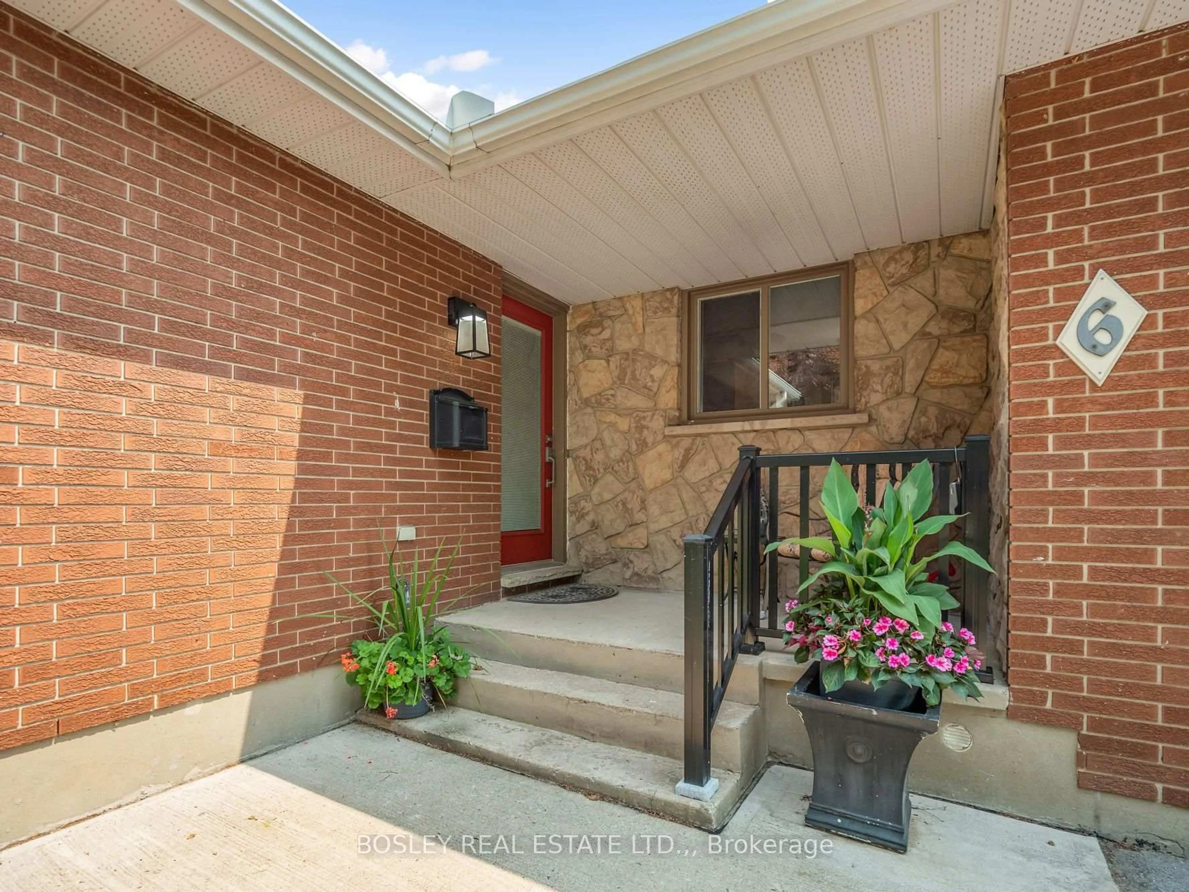 Unknown for 6 Samuel Crt, St. Catharines Ontario L2M 6M2