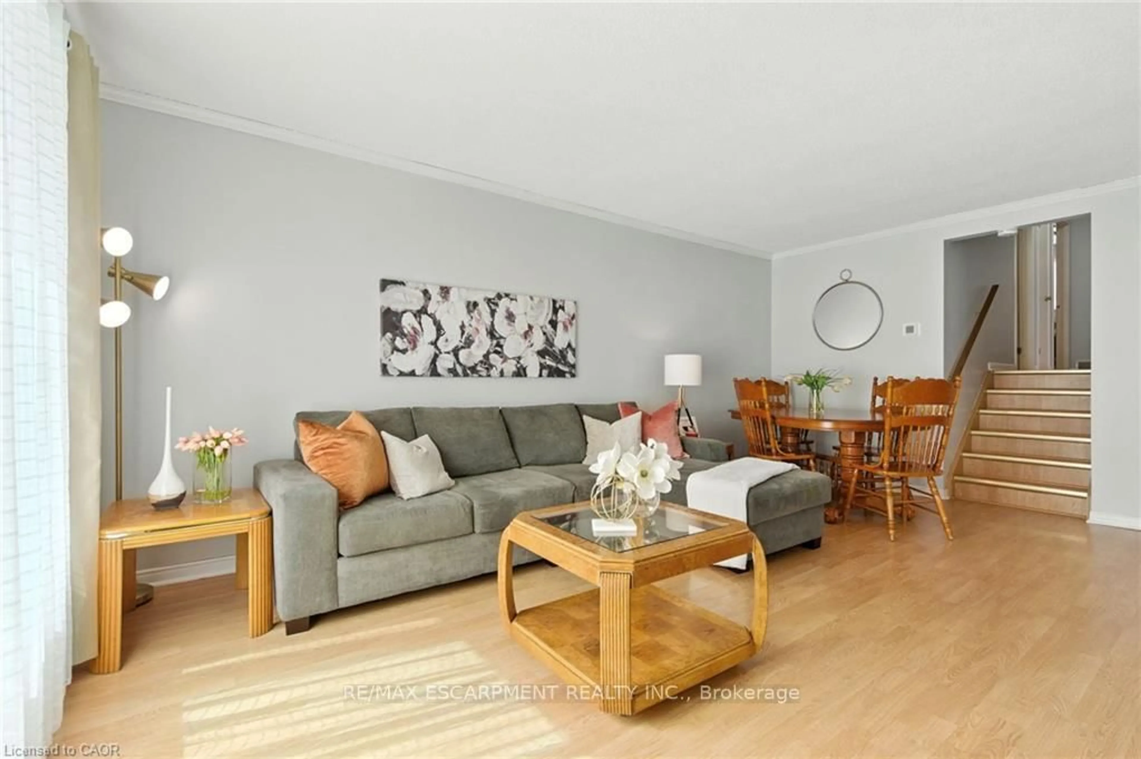 Living room with furniture, wood/laminate floor for 30 Rainbow Crt, Welland Ontario L3C 6R4