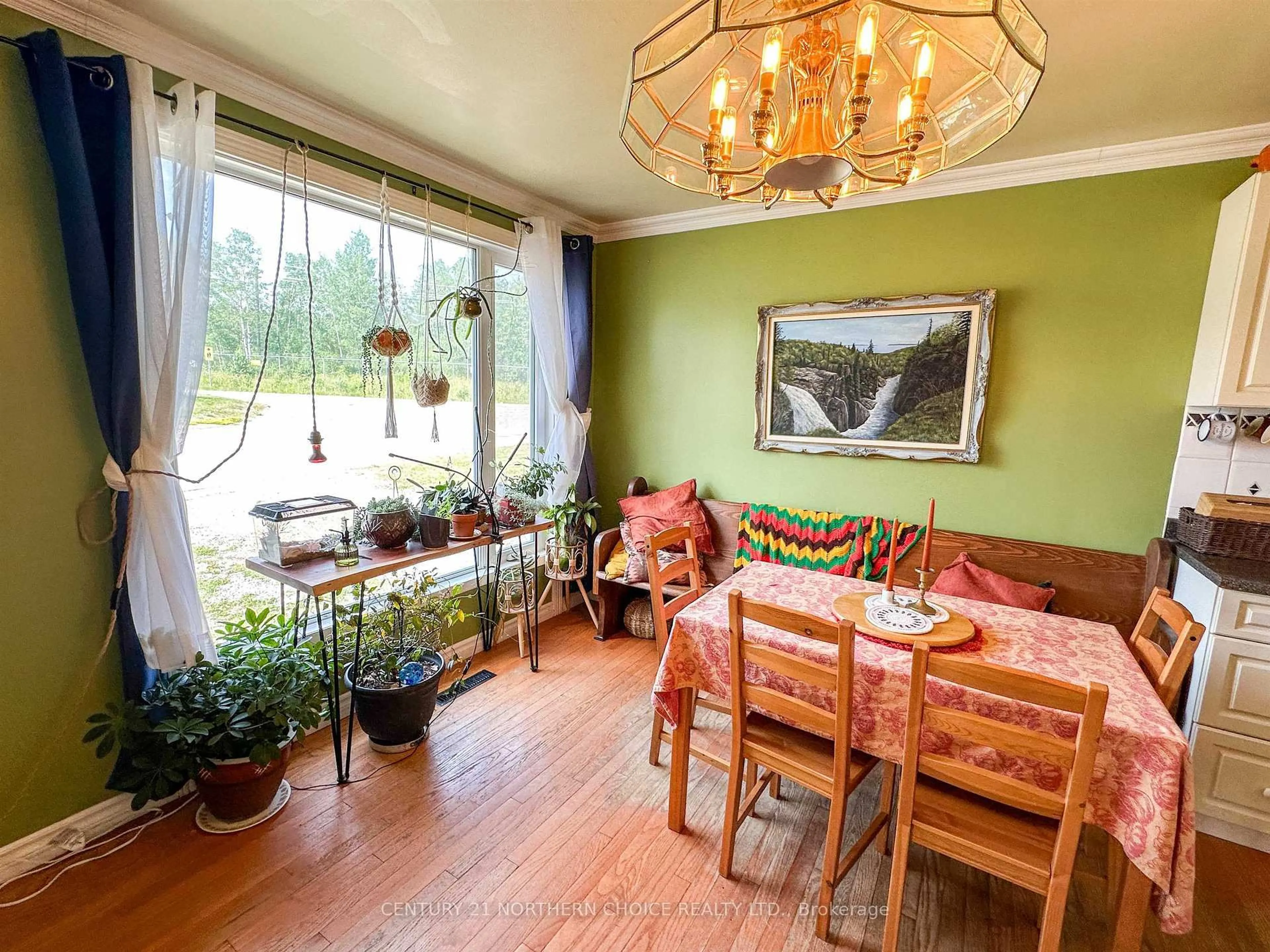 Dining room, wood/laminate floor for 92 Lassie Rd, Red Lake Ontario P0V 1C0