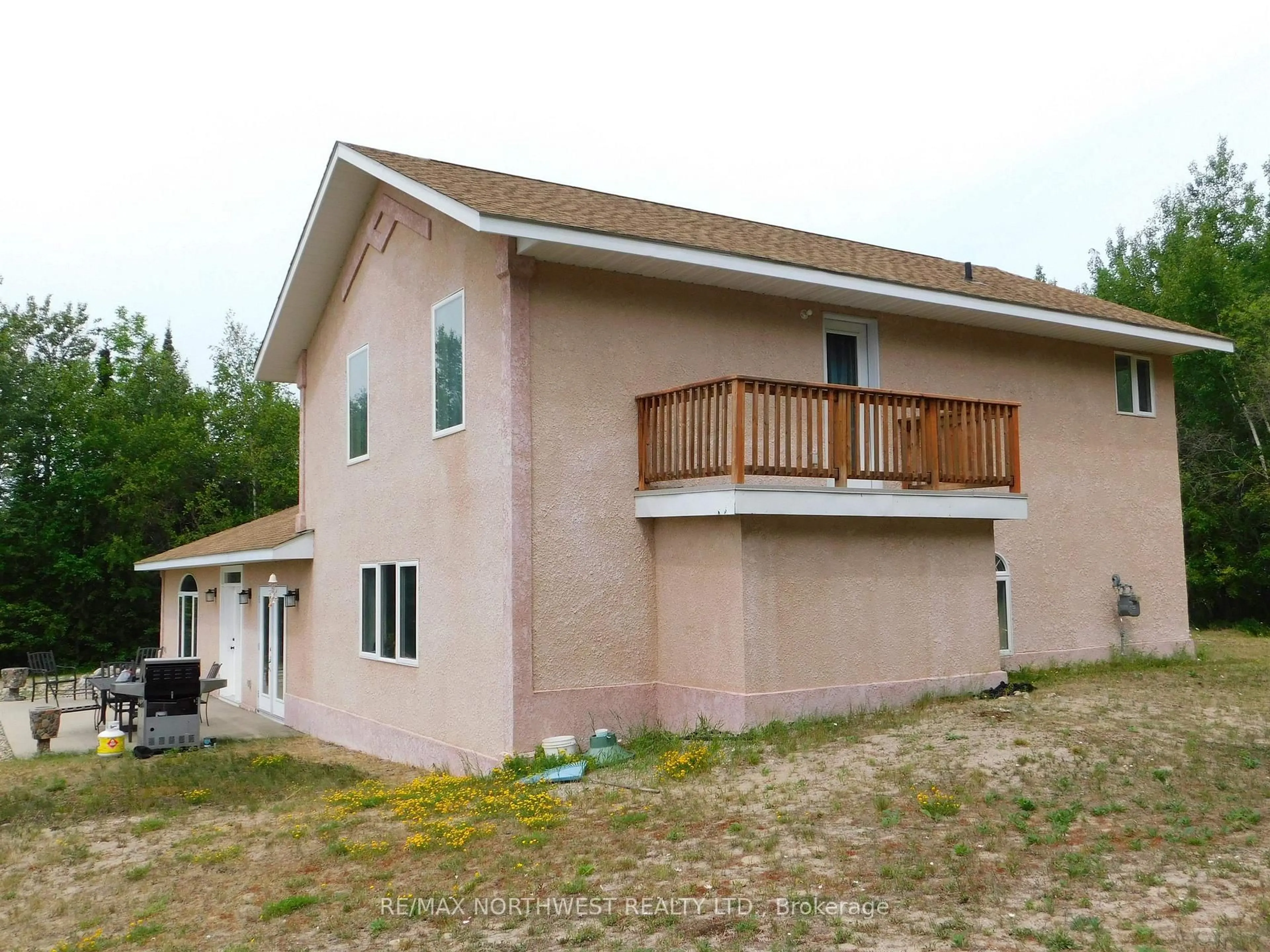 Home with vinyl exterior material, building for 722 Sandy Beach Rd, Dryden Ontario P8N 0A2