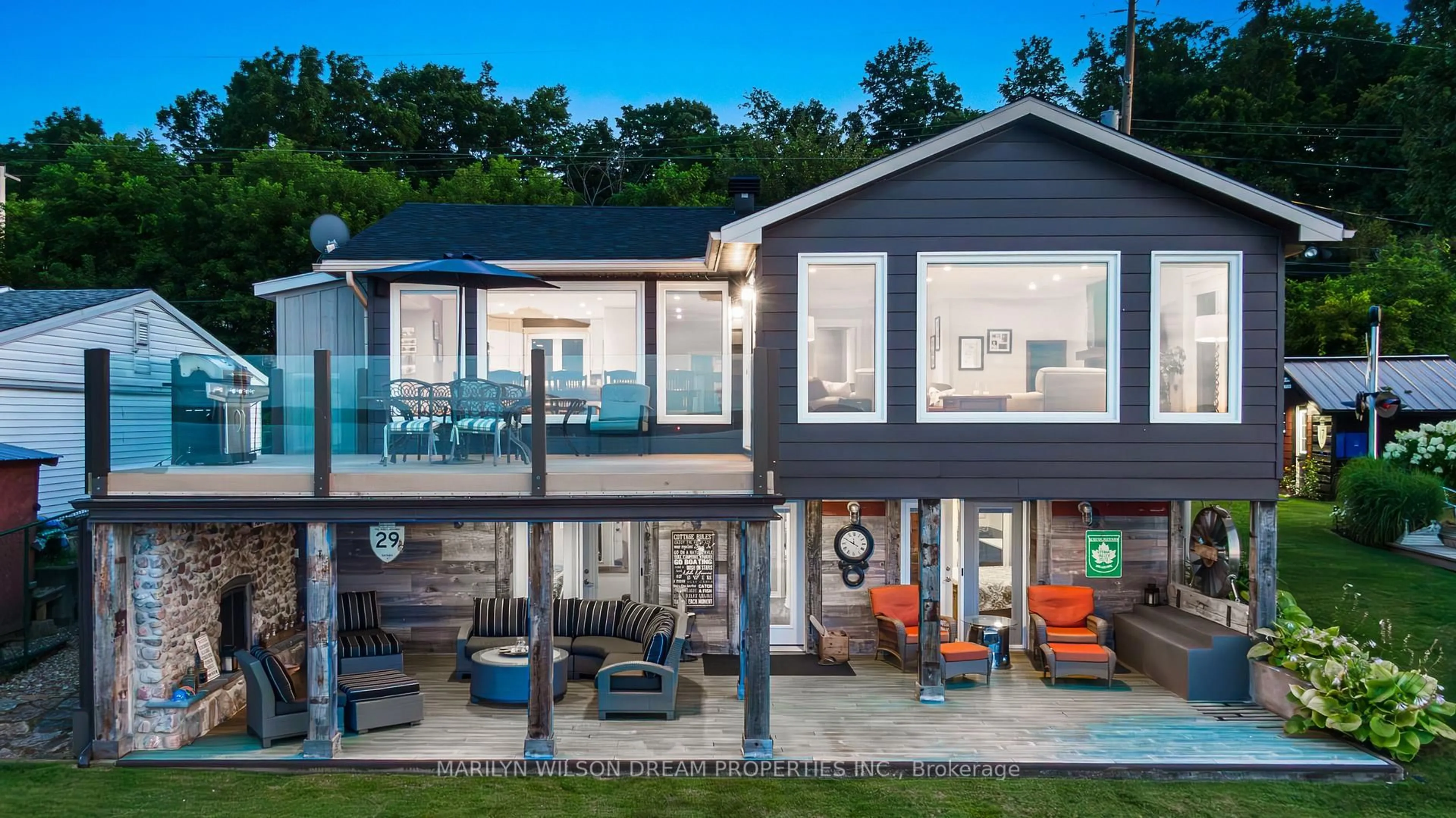 Home with vinyl exterior material, water/lake/river/ocean view for 614 Lake St, Renfrew Ontario K7V 3Z8