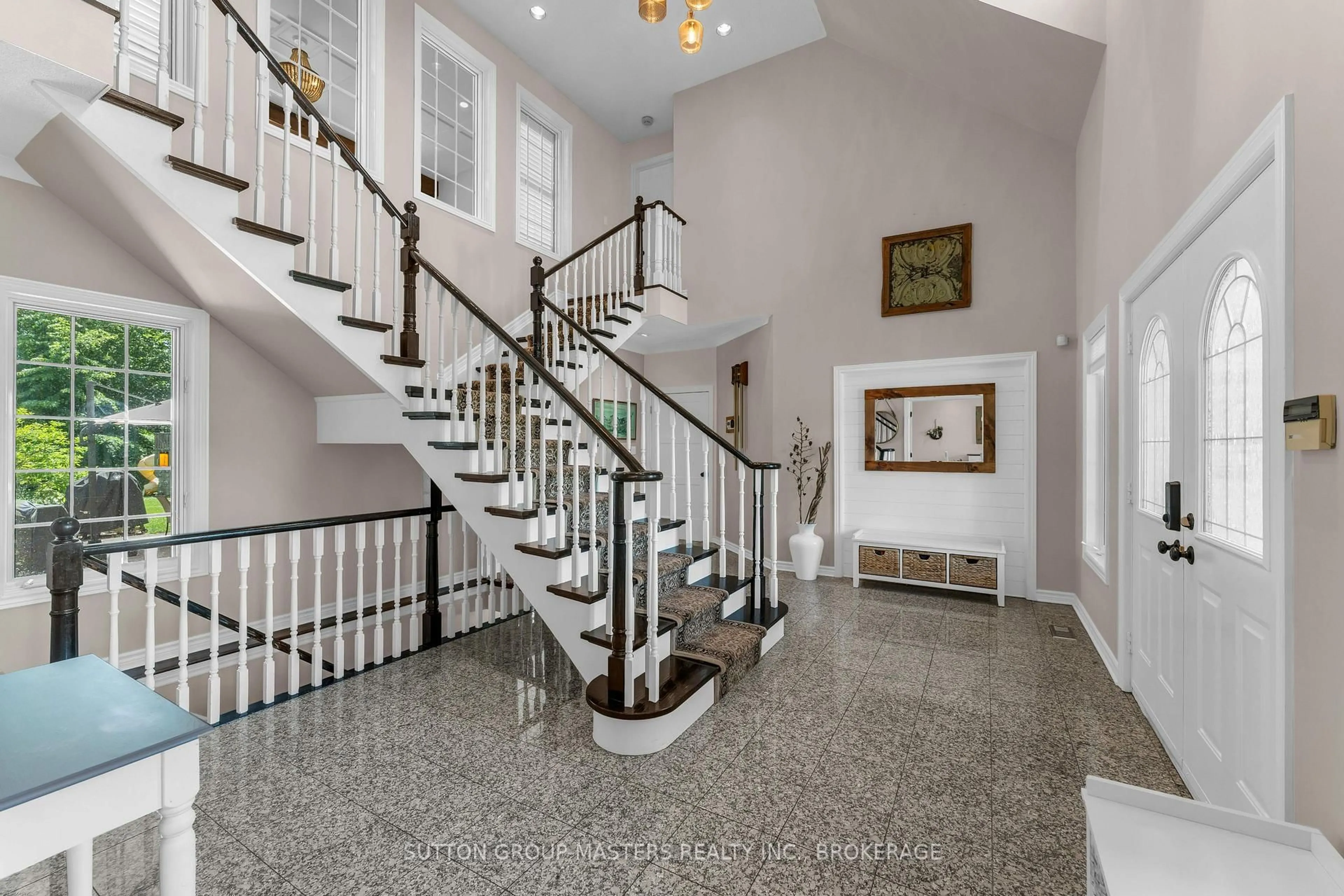 Indoor foyer for 13 Conner Dr, Gananoque Ontario K7G 2V4