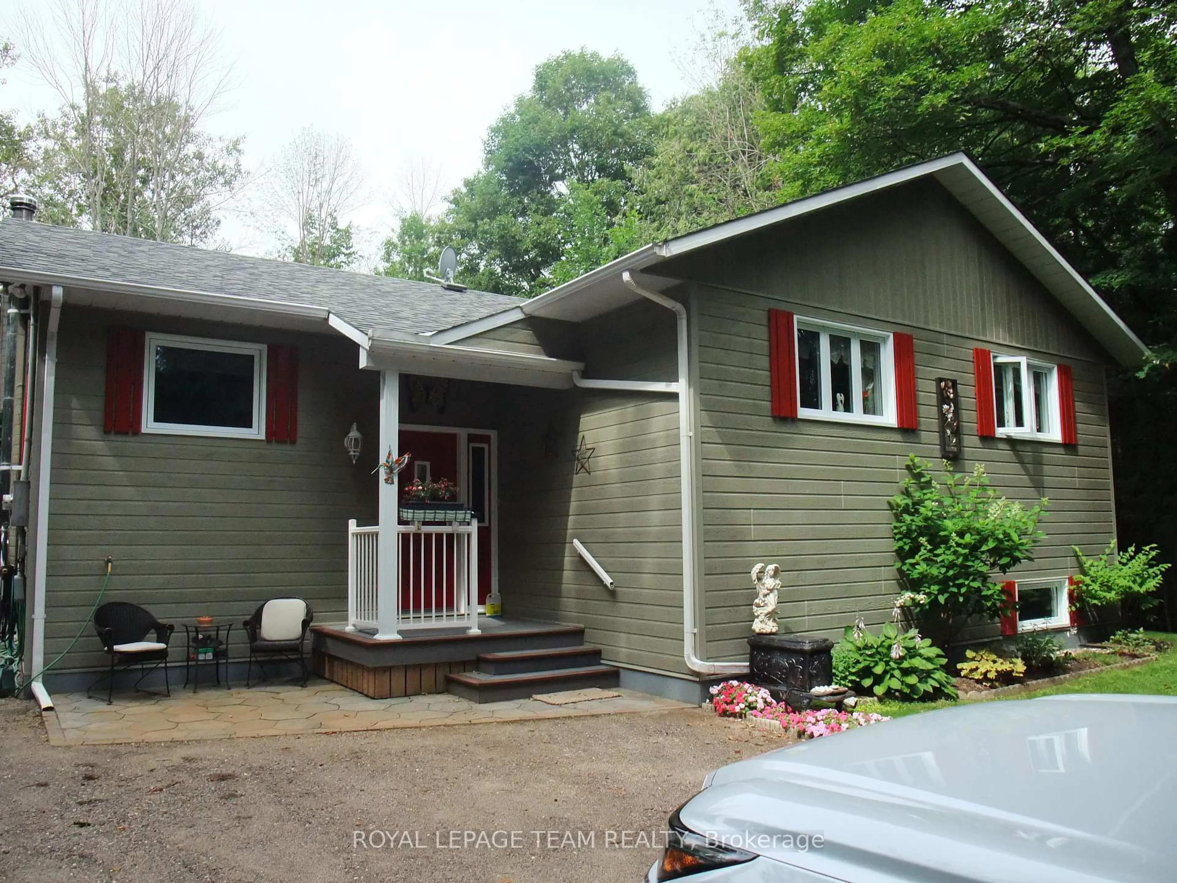 Home with vinyl exterior material, street for 1563 Goshen Rd, Renfrew Ontario K7V 3Z5