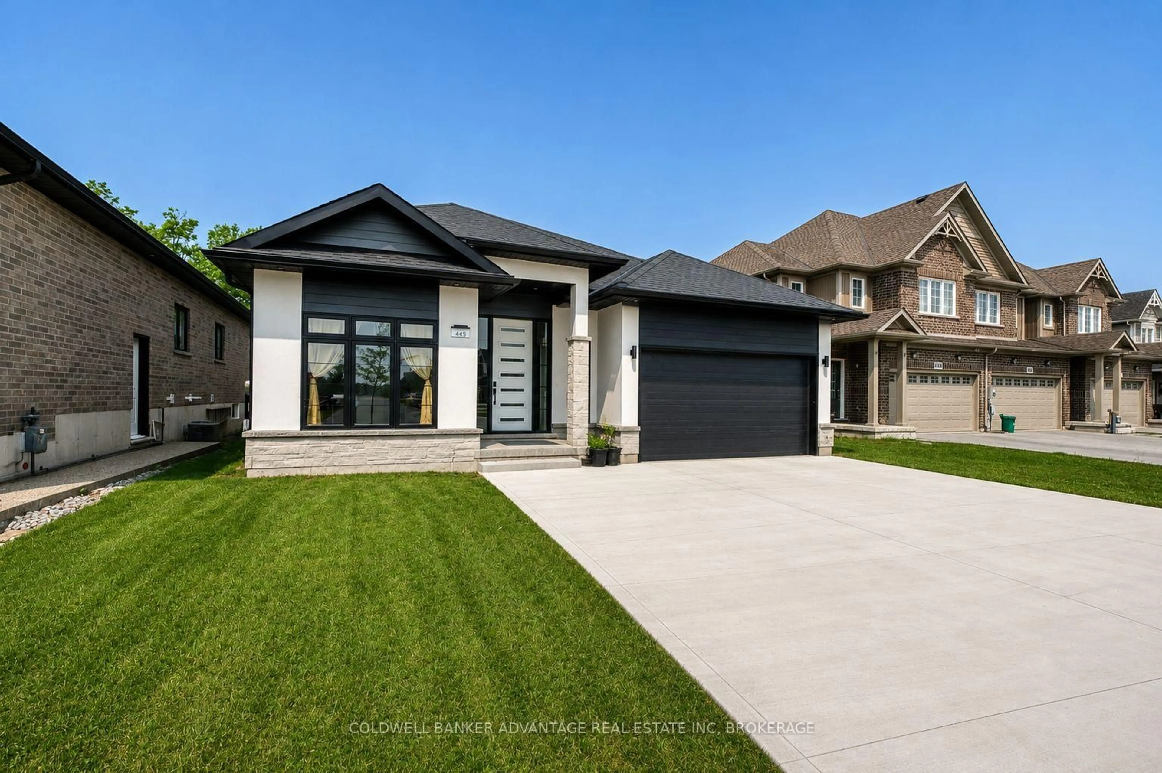Home with vinyl exterior material, street for 445 Julia Dr, Welland Ontario L3C 0E7