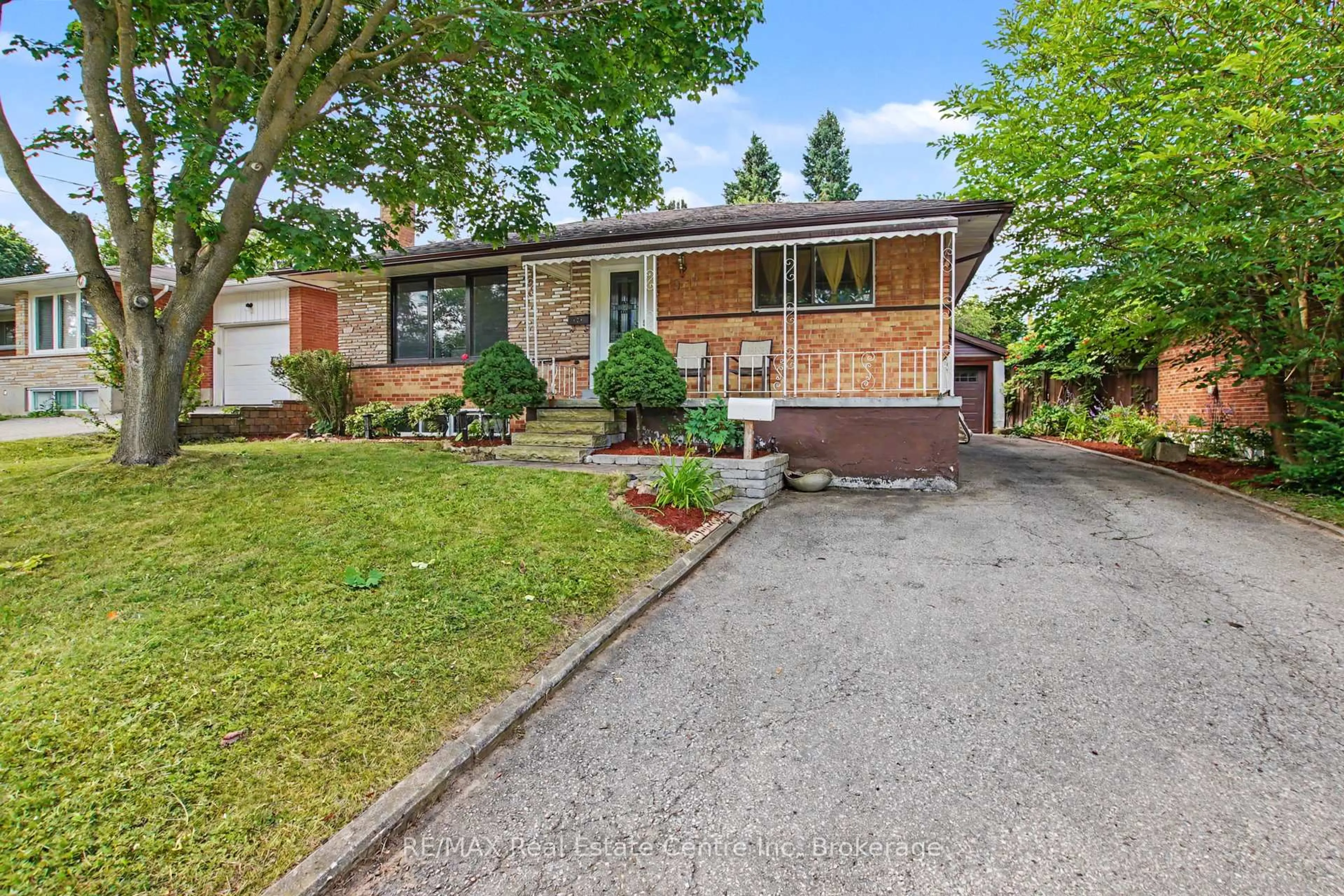 Home with brick exterior material, street for 91 Dumbarton St, Guelph Ontario N1E 3T5