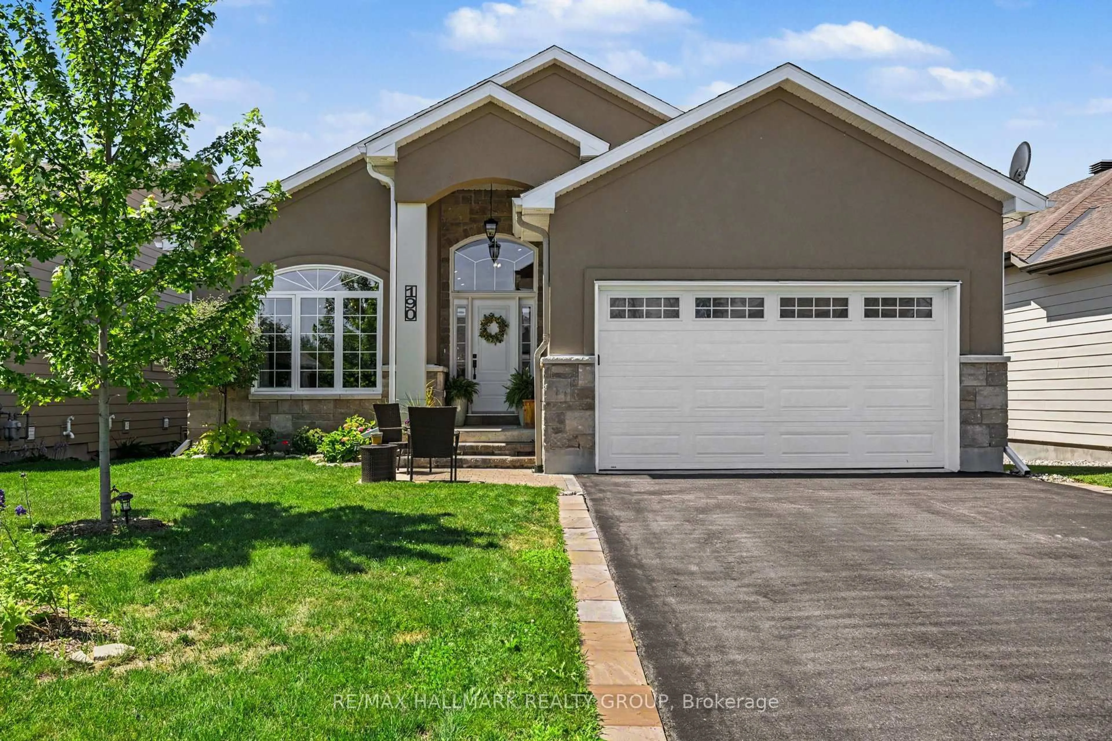 Home with vinyl exterior material, street for 190 Sheppard Ave, Perth Ontario K7H 0A4