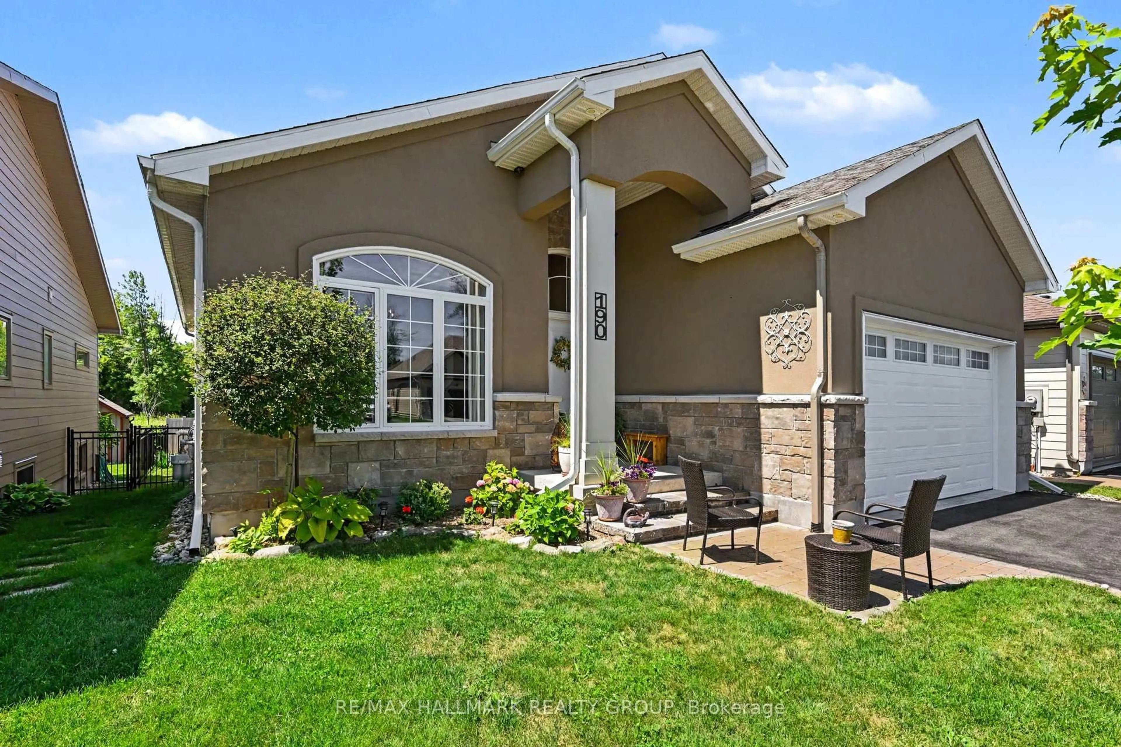 Home with vinyl exterior material, street for 190 Sheppard Ave, Perth Ontario K7H 0A4