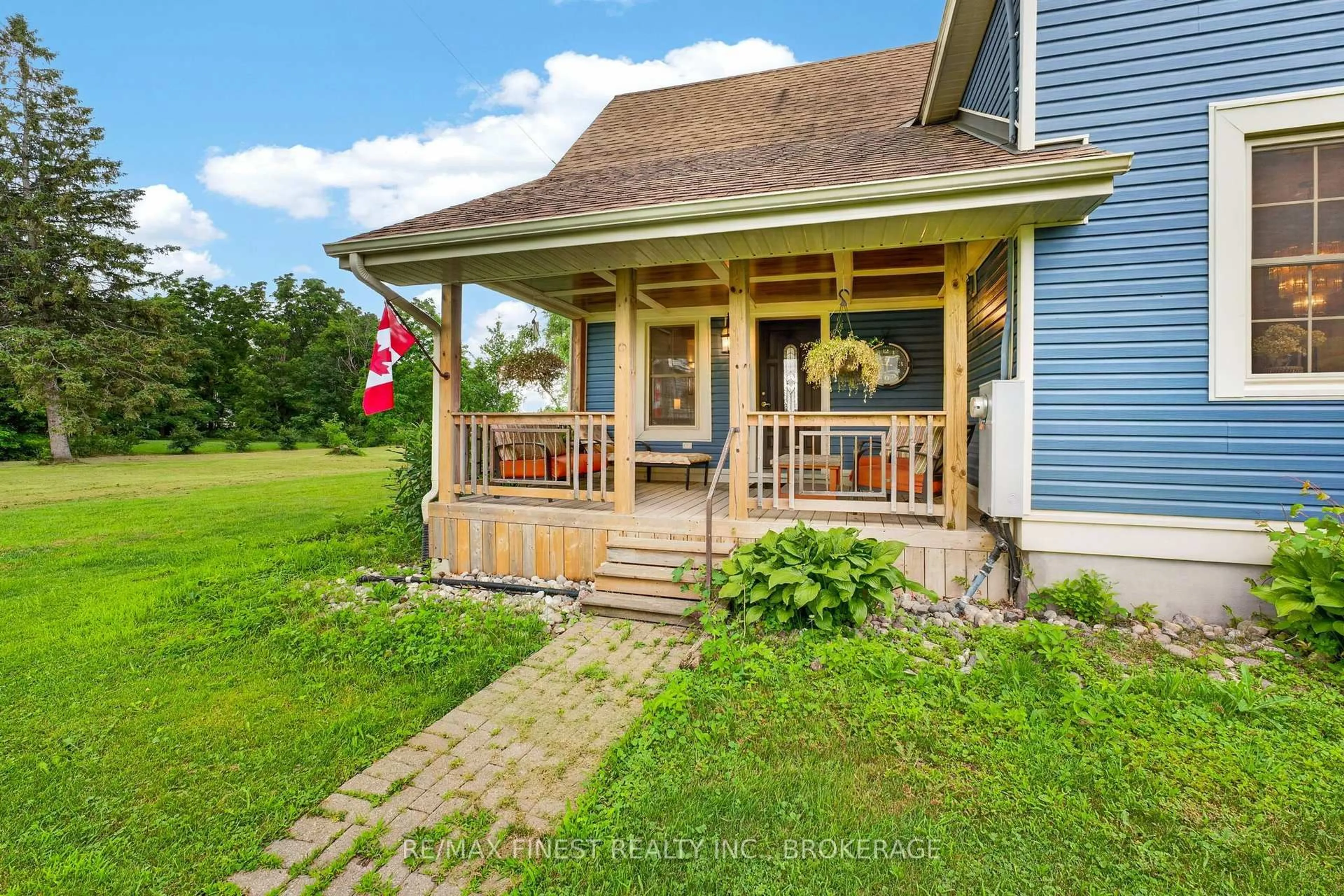 Patio, street for 52 Main St, Merrickville-Wolford Ontario K0G 1G0