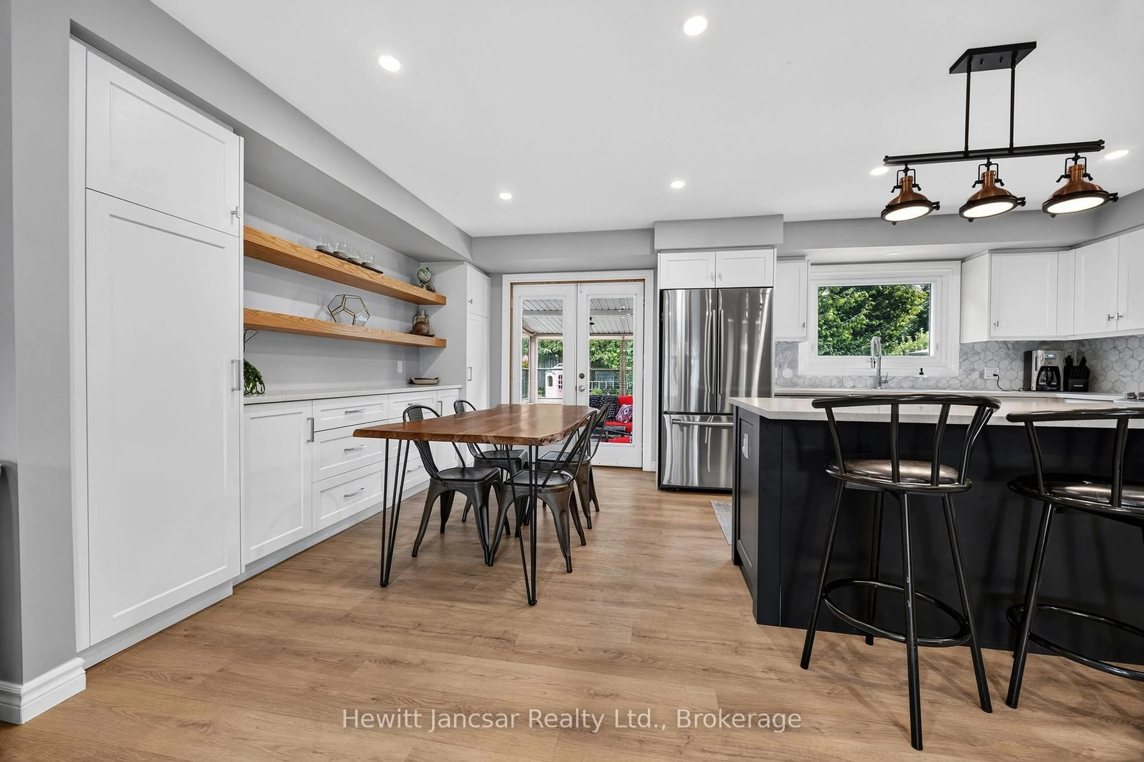 Open concept kitchen, unknown for 987 Nesbitt Cres, Woodstock Ontario N4S 7N9