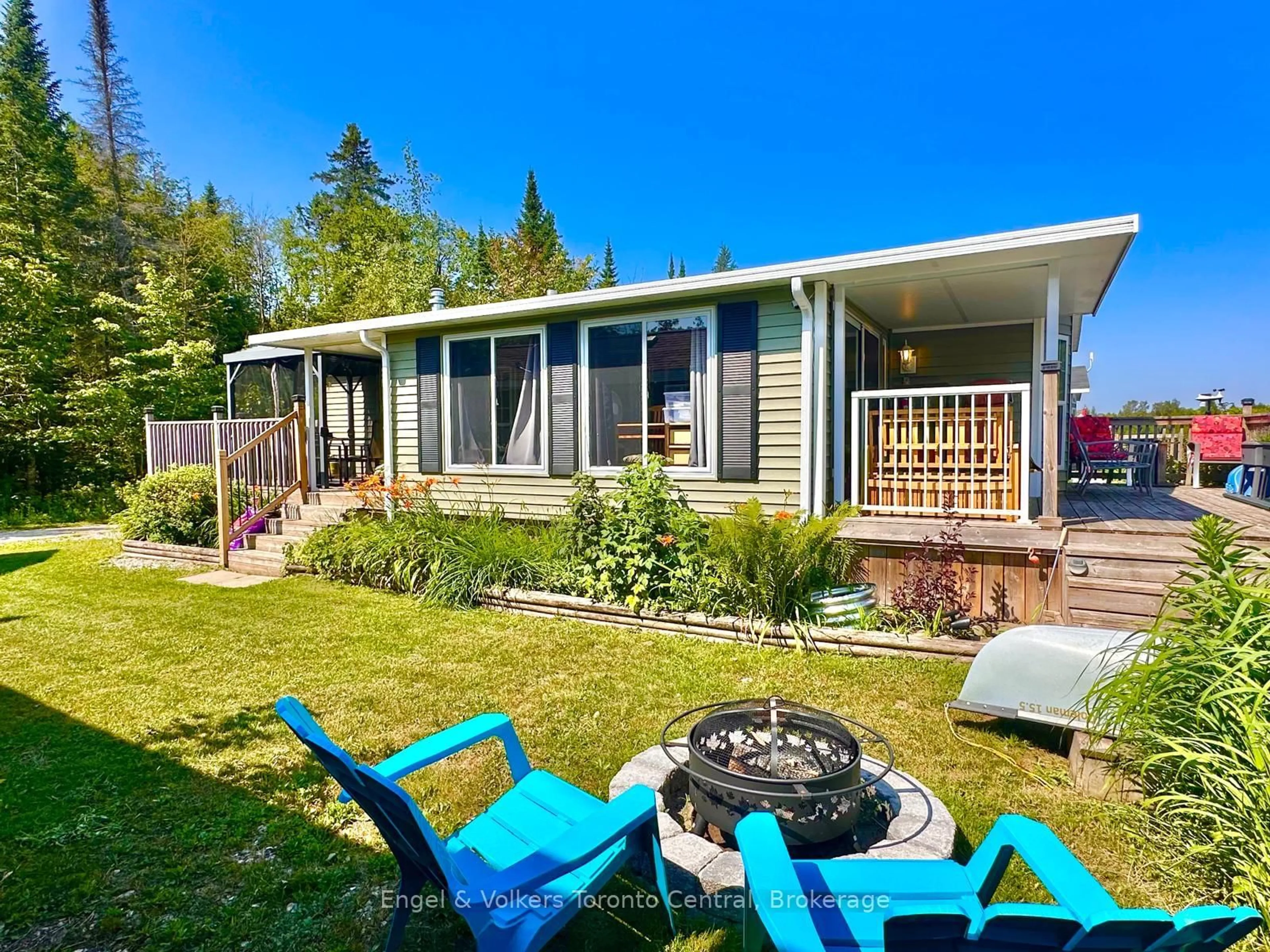 Home with vinyl exterior material, unknown for 7489 SIDEROAD 5 #T113, Wellington North Ontario N0G 2L0