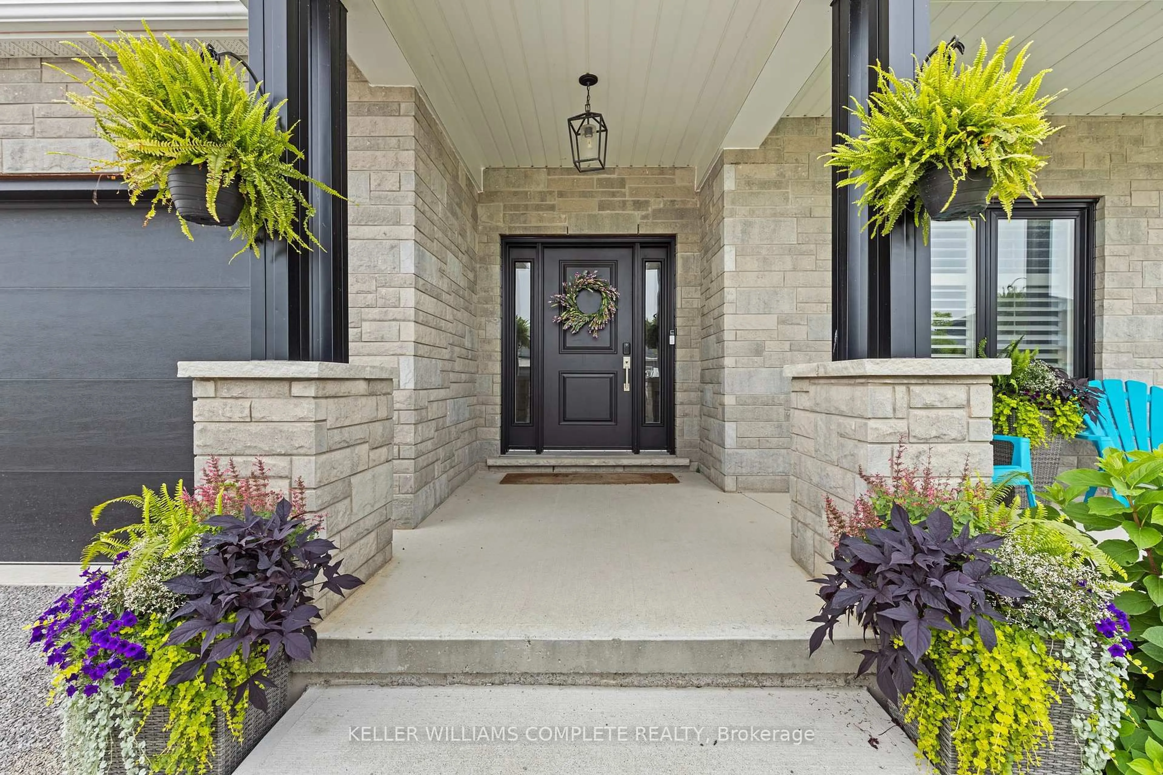 Indoor entryway for 2843 Arrowsmith Crt, Fort Erie Ontario L0S 1S0
