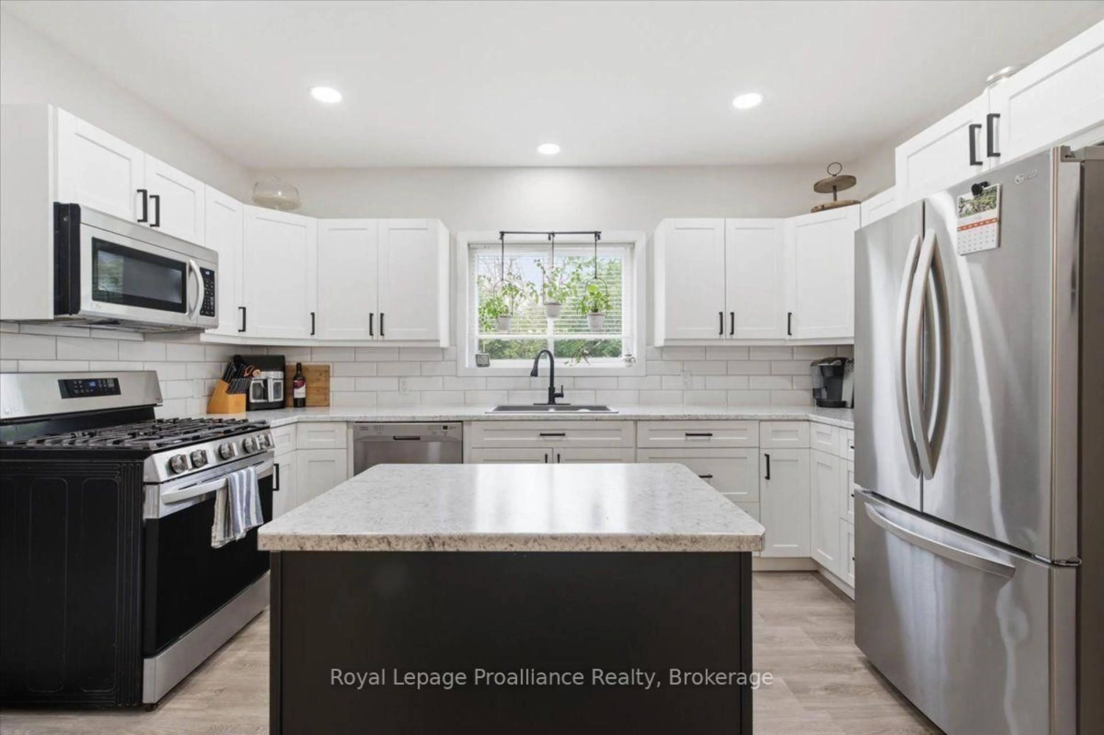 Open concept kitchen, unknown for 2017 Clark Rd, Mountain Grove Ontario K0H 2E0