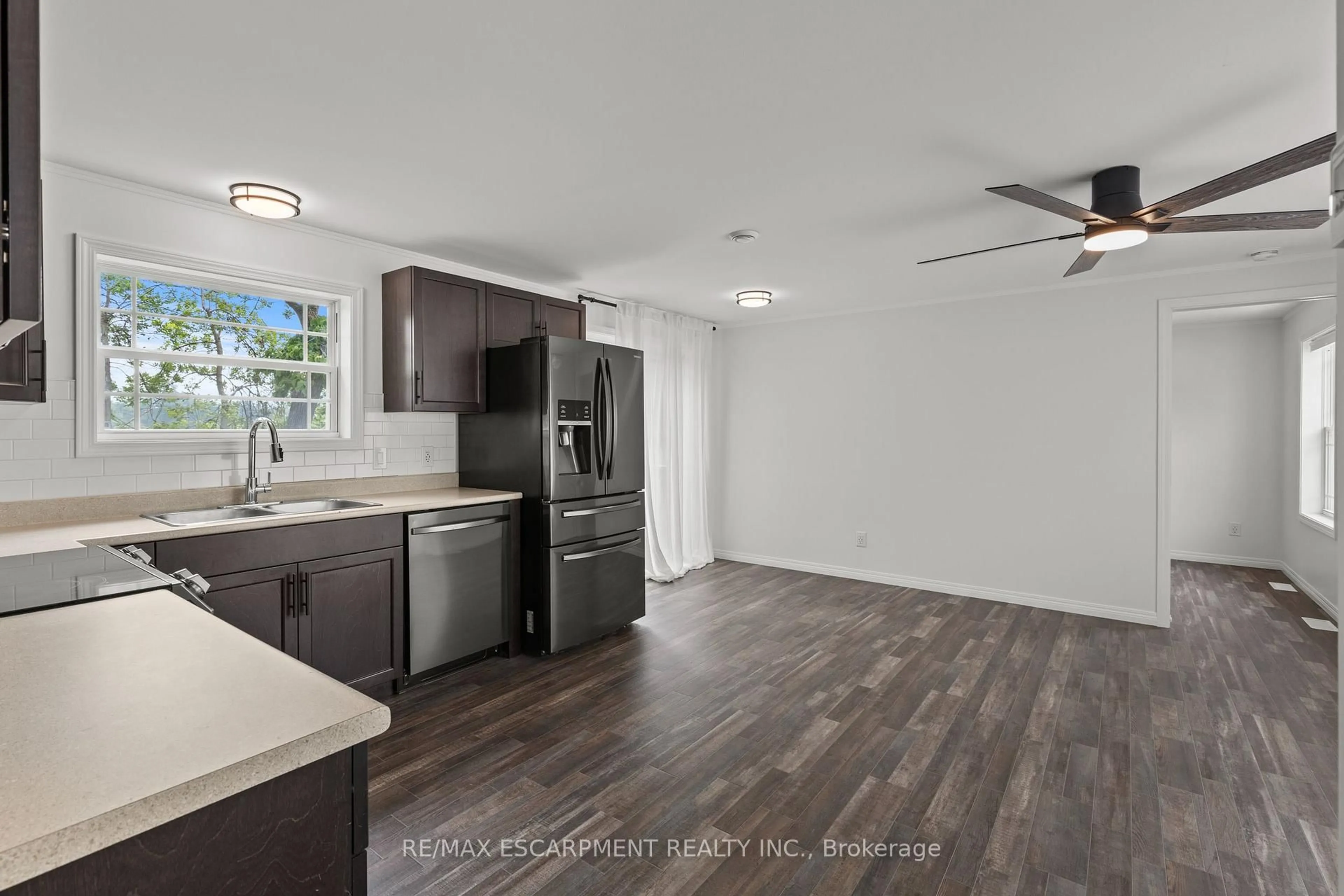 Open concept kitchen, unknown for 4431 Timothy Lane, Lincoln Ontario L3J 0W1