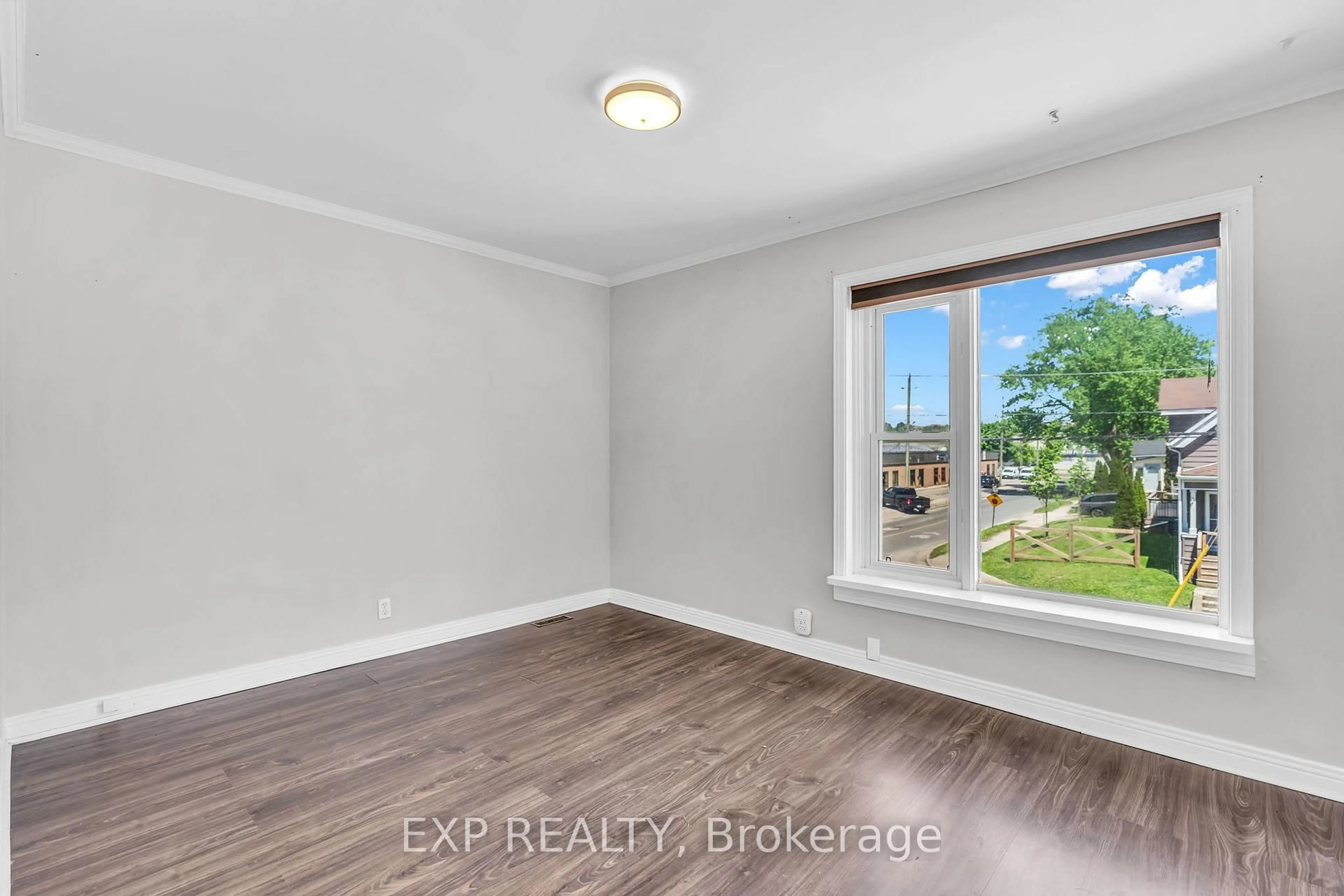 A pic of a room for 553 Quebec St, London East Ontario N5W 3Y9