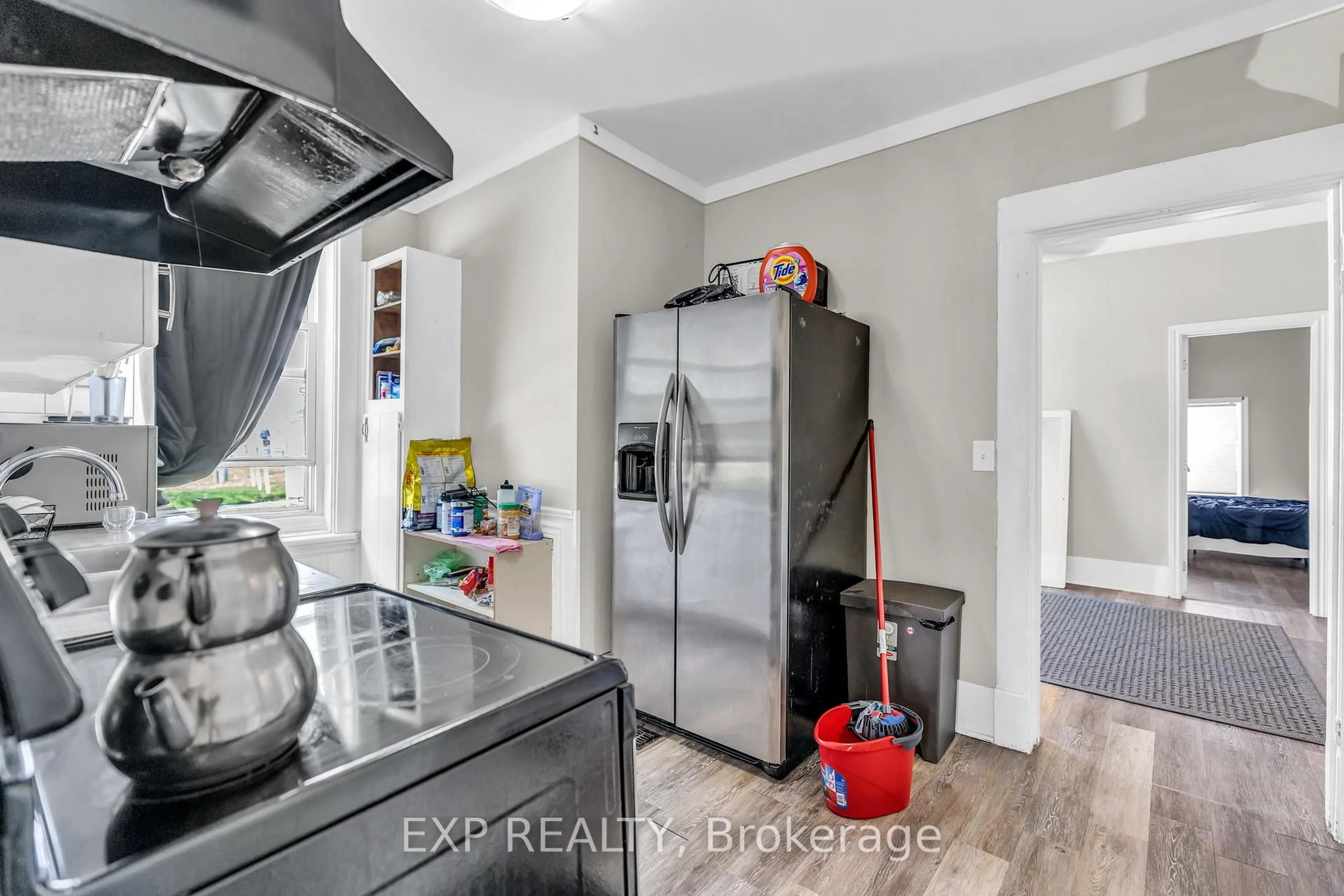 Standard kitchen, unknown for 553 Quebec St, London East Ontario N5W 3Y9