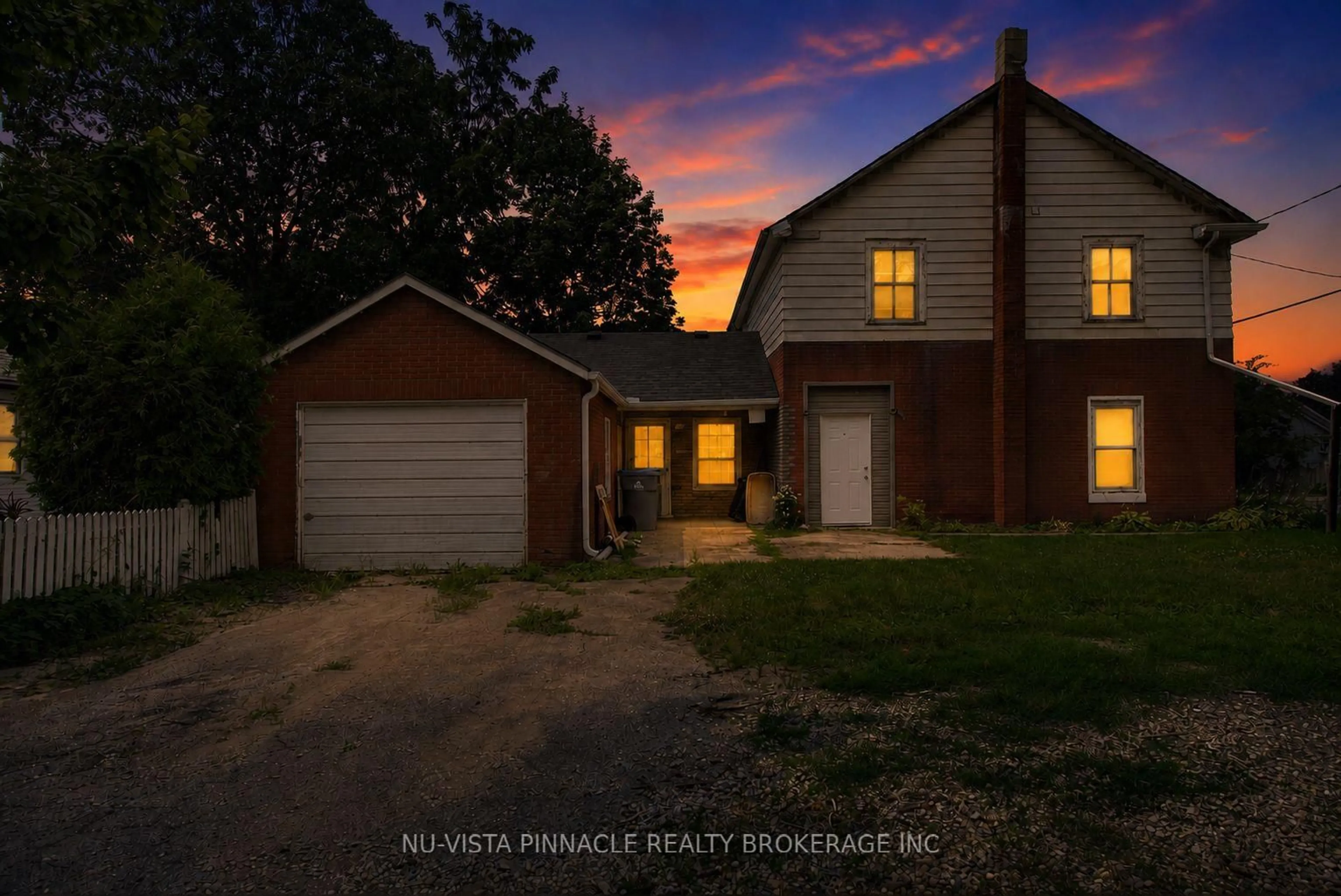A pic from outside/outdoor area/front of a property/back of a property/a pic from drone, street for 128 Park St, St. Marys Ontario N4X 0C1