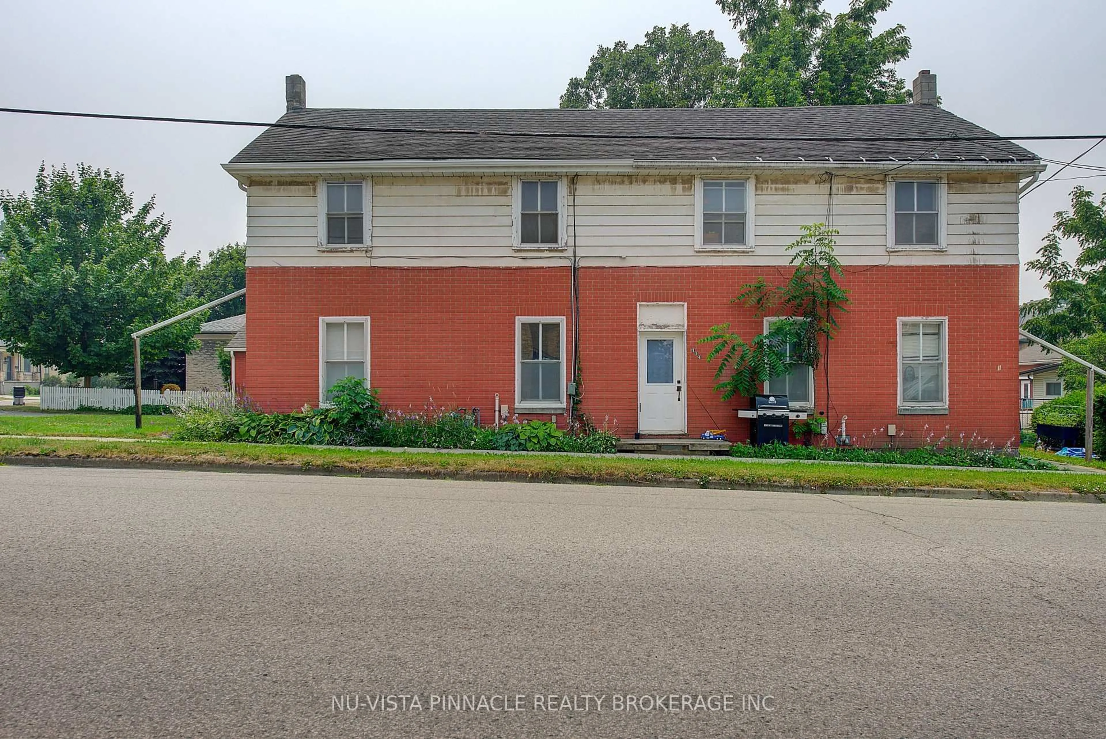 A pic from outside/outdoor area/front of a property/back of a property/a pic from drone, street for 128 Park St, St. Marys Ontario N4X 0C1