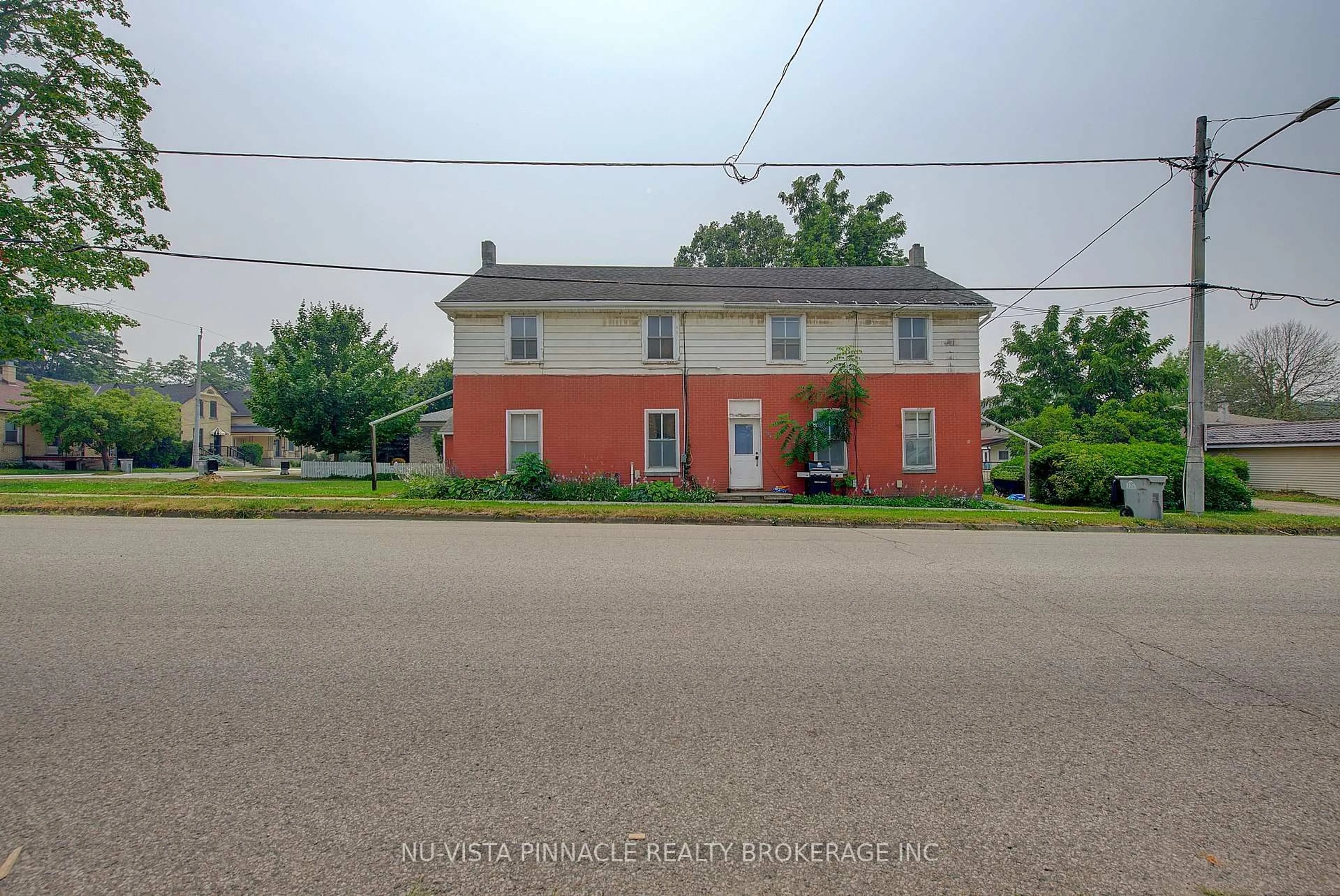 A pic from outside/outdoor area/front of a property/back of a property/a pic from drone, street for 128 Park St, St. Marys Ontario N4X 0C1