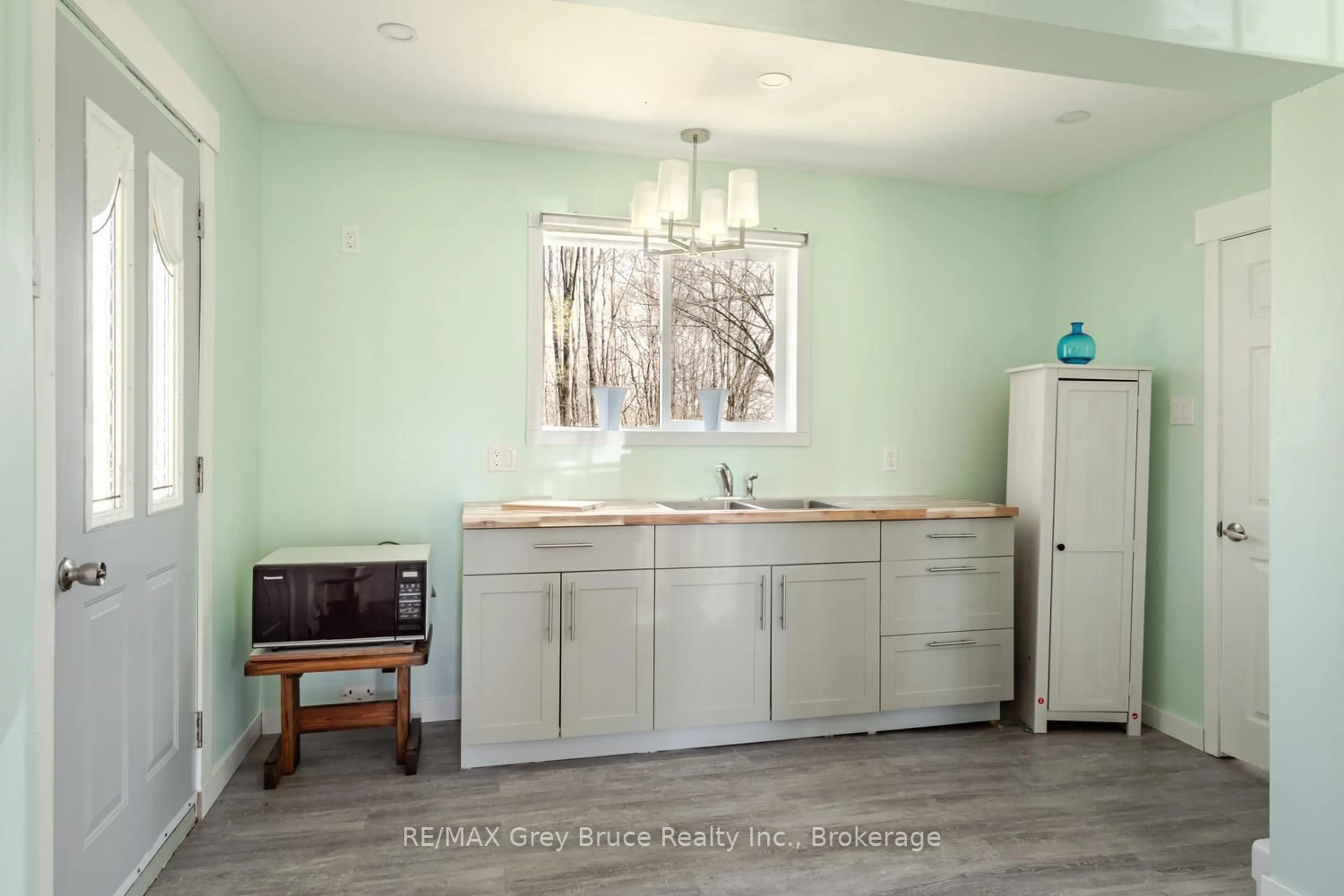 Laundry room for 130 Crooked Hill Rd, South Bruce Peninsula Ontario N0H 1A0