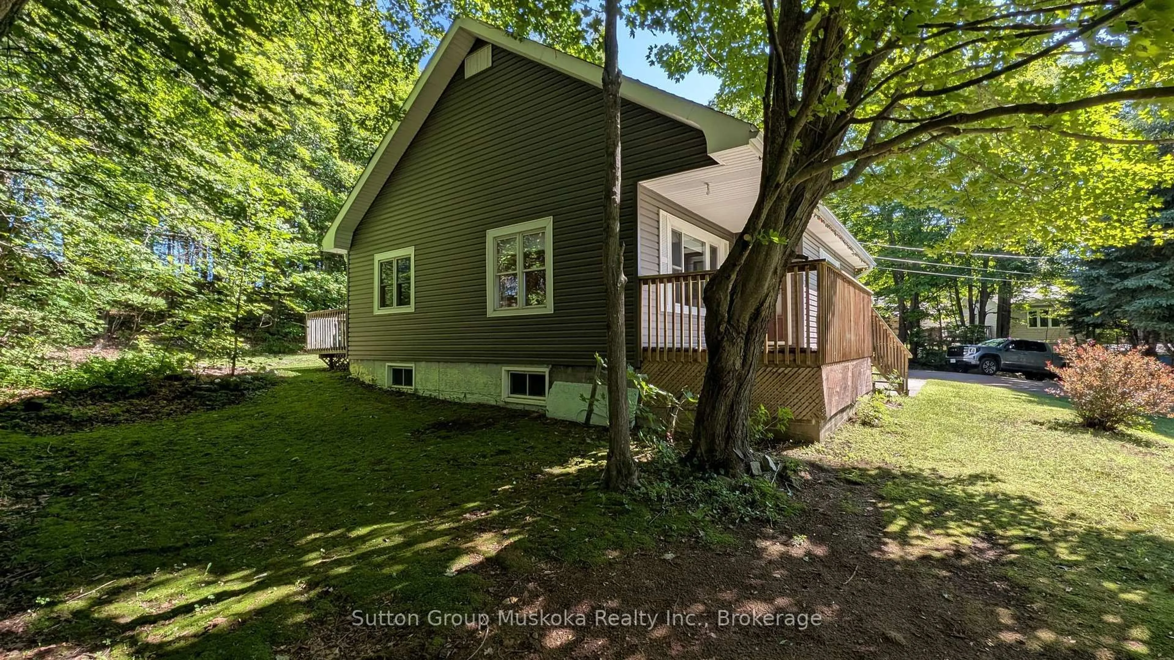 Home with vinyl exterior material, unknown for 66 Hanes Rd, Huntsville Ontario P1H 1M3