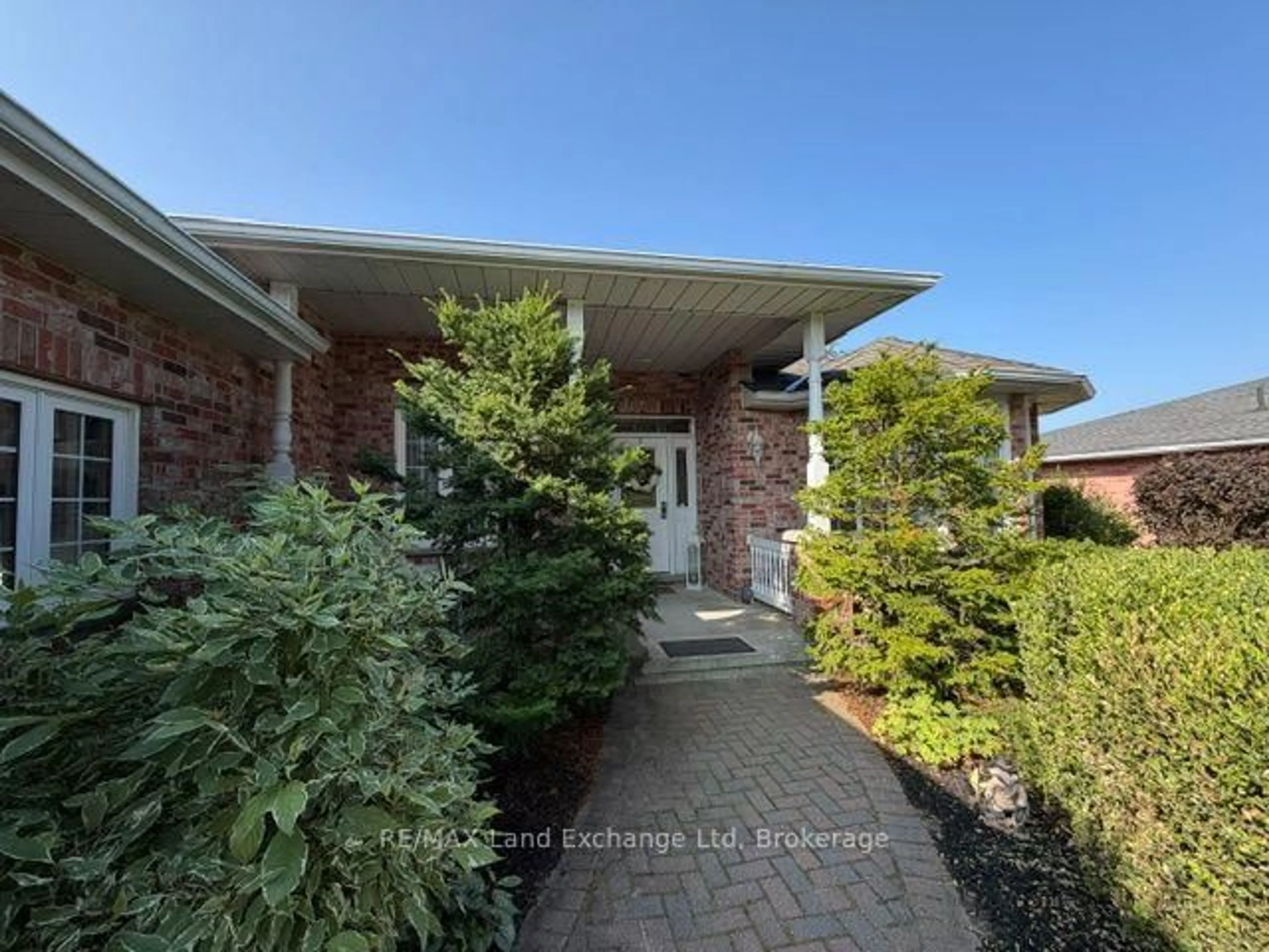 Unknown for 740 Scott St, North Perth Ontario N4W 1J5