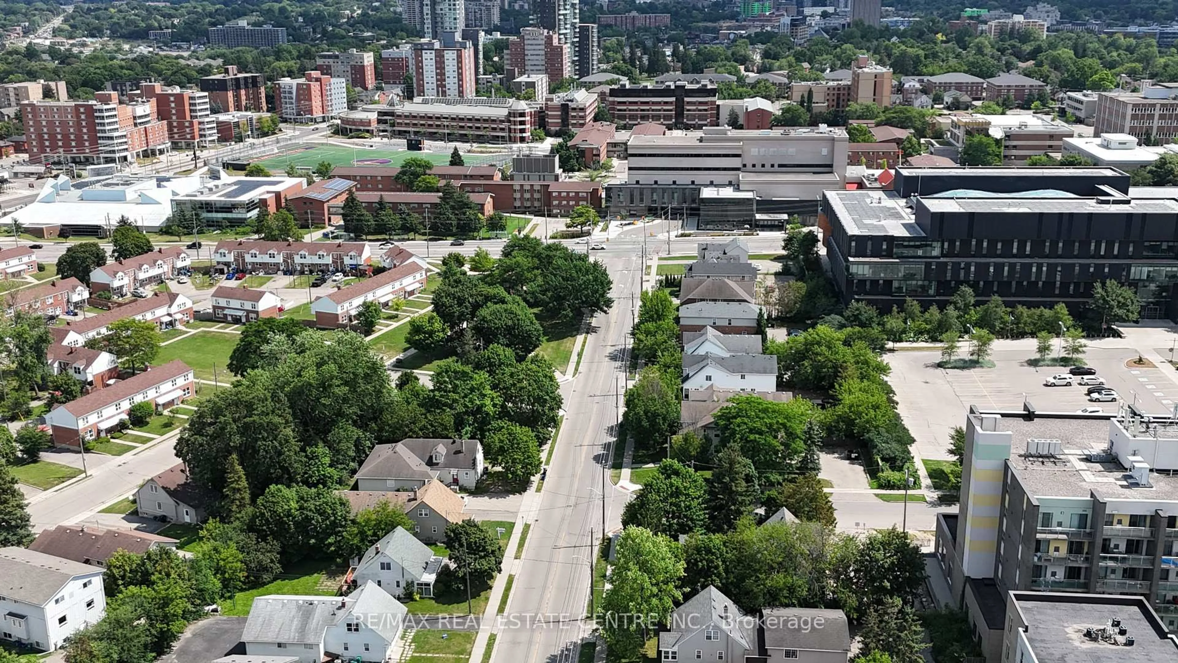 A pic from outside/outdoor area/front of a property/back of a property/a pic from drone, street for 264 Hazel St, Waterloo Ontario N2L 3N9