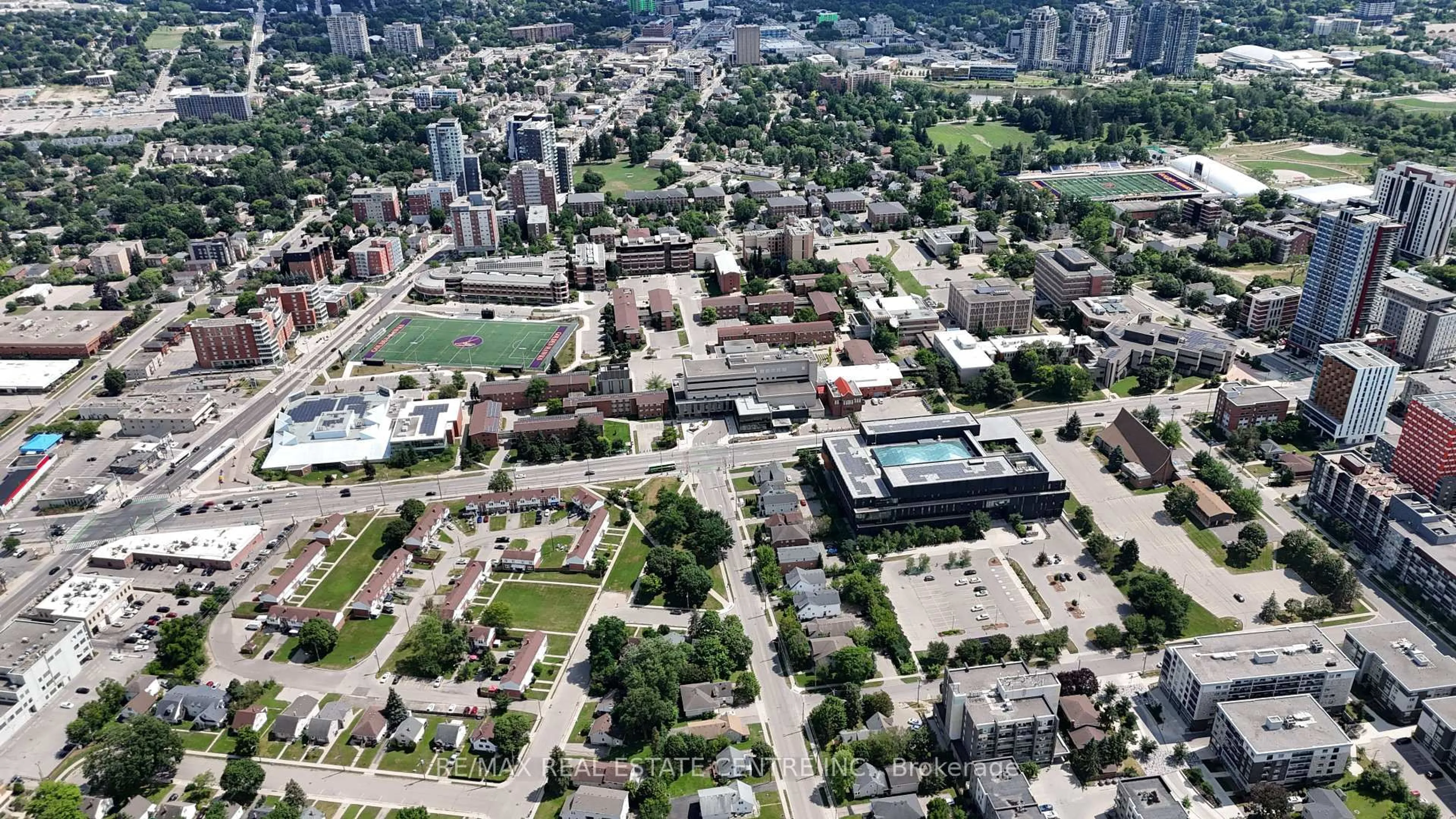 A pic from outside/outdoor area/front of a property/back of a property/a pic from drone, street for 264 Hazel St, Waterloo Ontario N2L 3N9