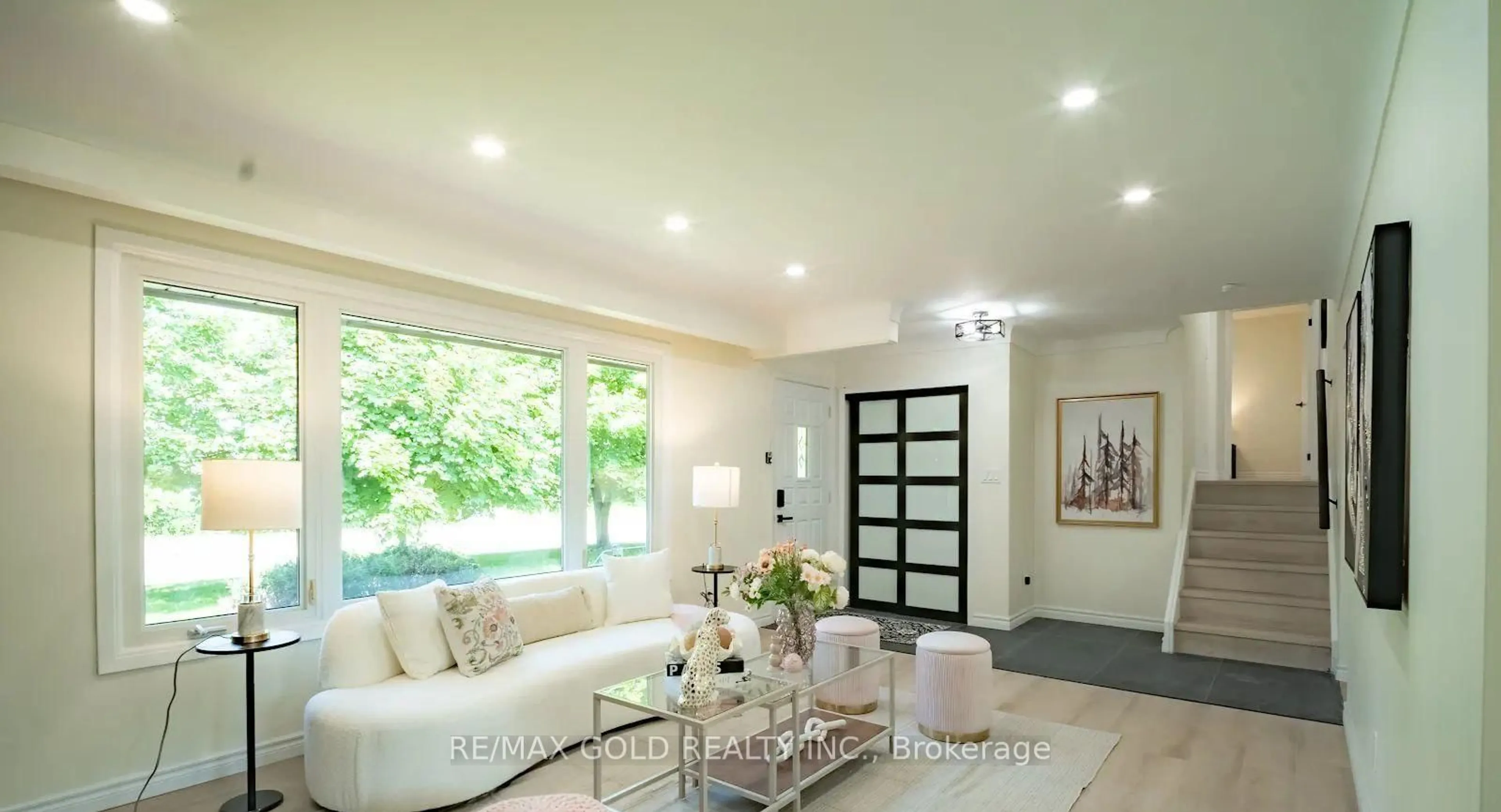 Living room with furniture, unknown for 4682 Pinedale Dr, Niagara Falls Ontario L2E 6M8