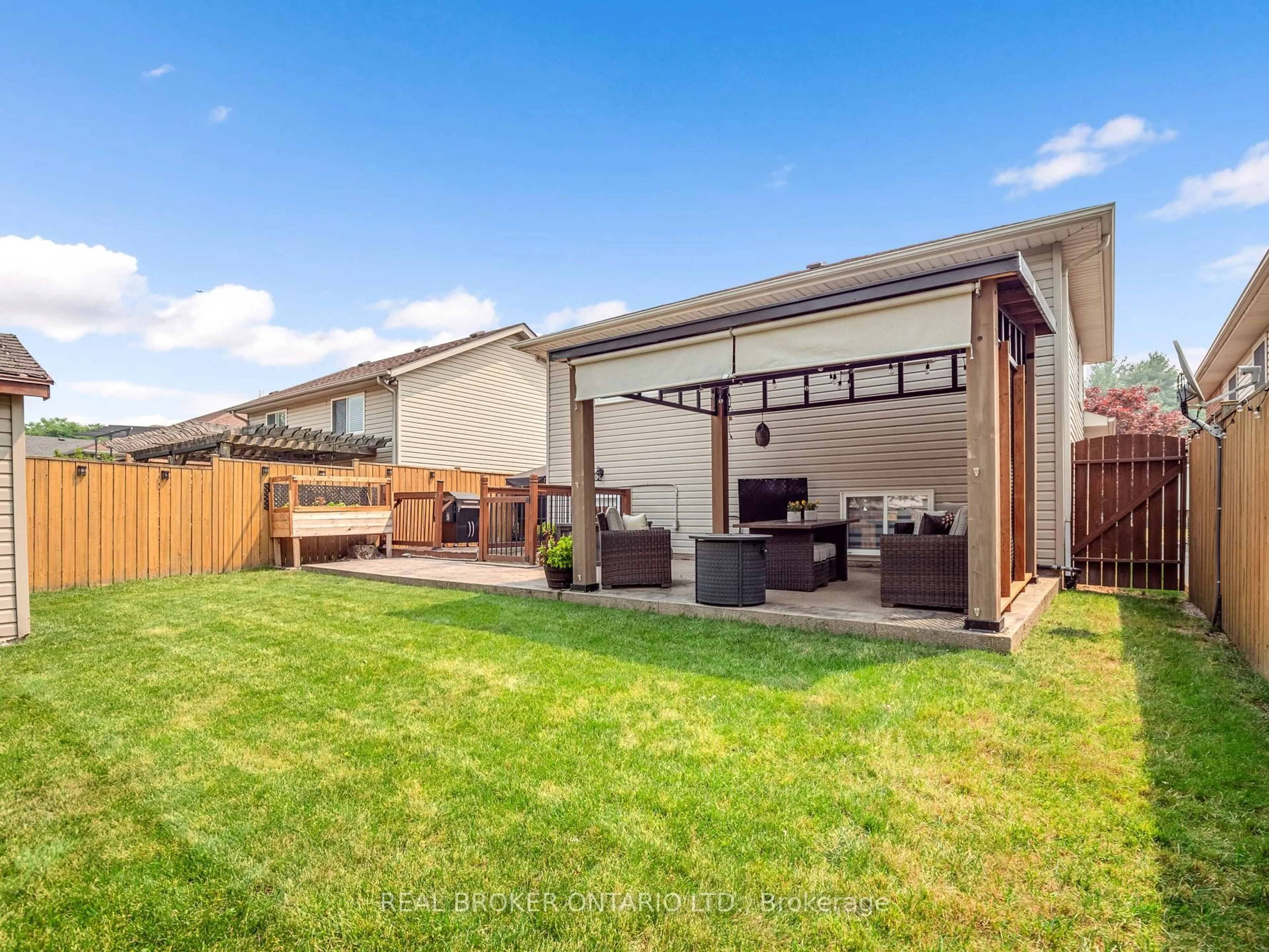 Patio, unknown for 501 Trillium Ave, Welland Ontario L3C 7G9