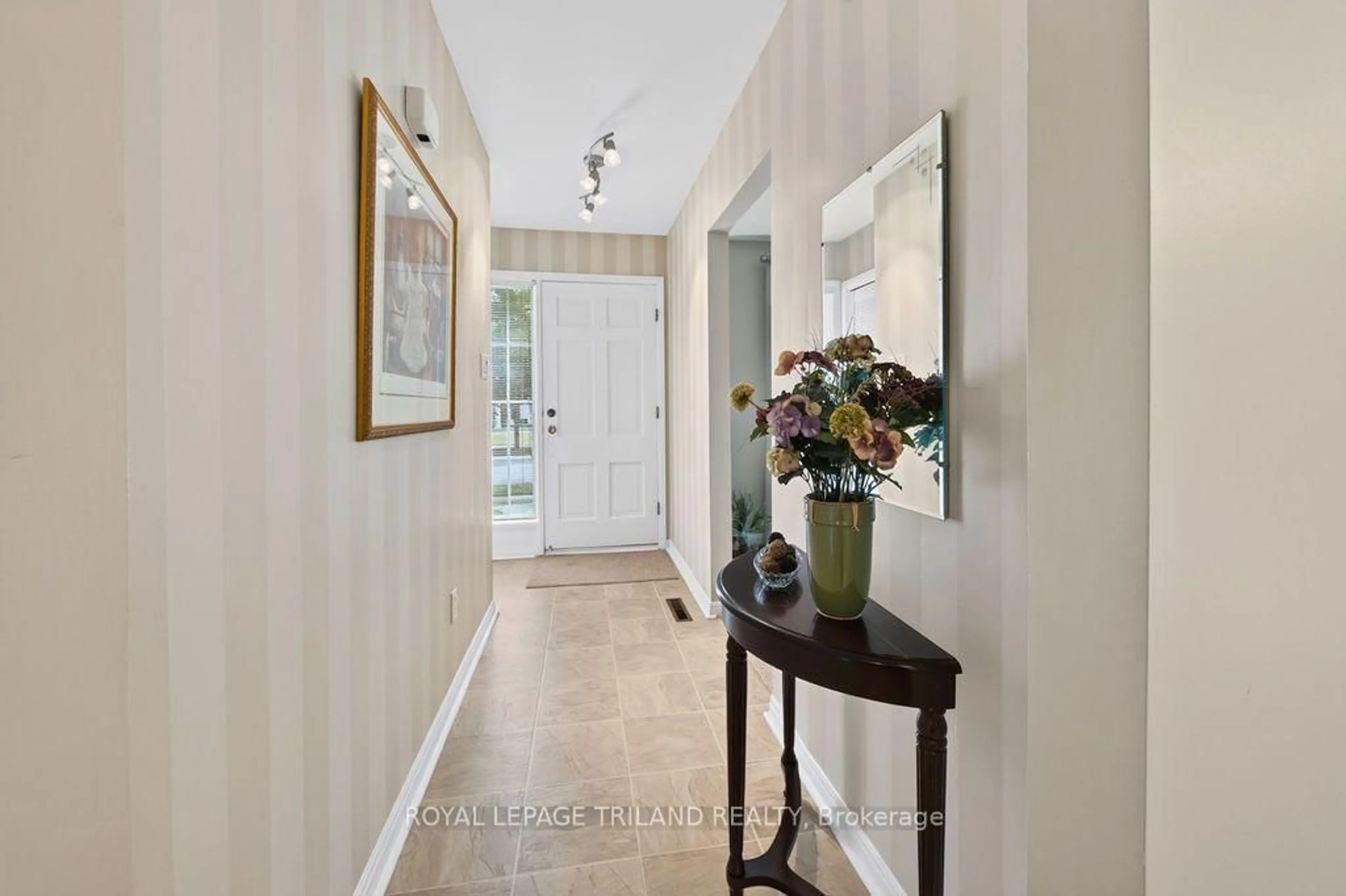 Indoor entryway for 1 Milford Cres, London North Ontario N5X 1A7