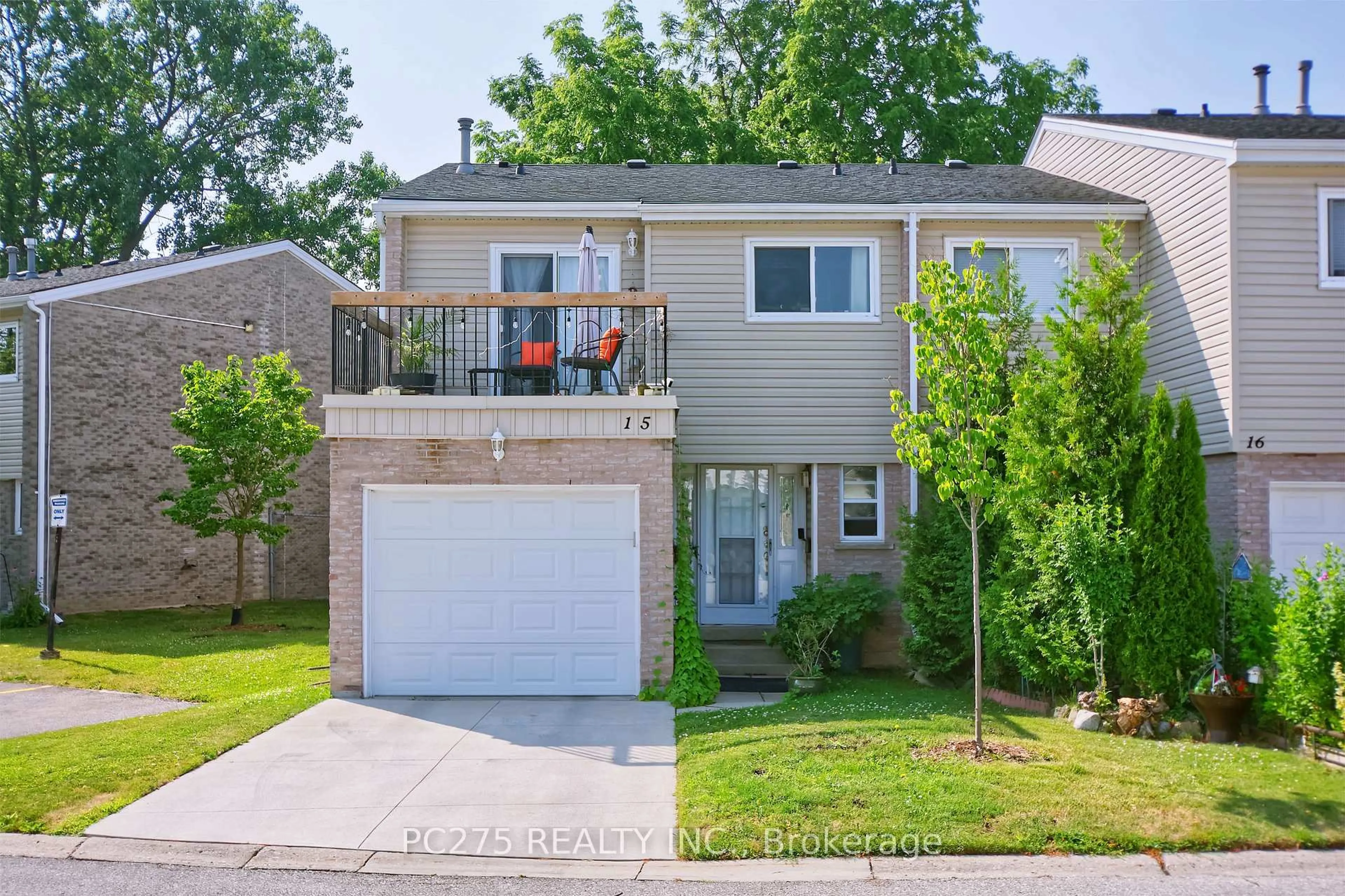 A pic from outside/outdoor area/front of a property/back of a property/a pic from drone, street for 669 Osgoode Dr #15, London South Ontario N6E 2C7