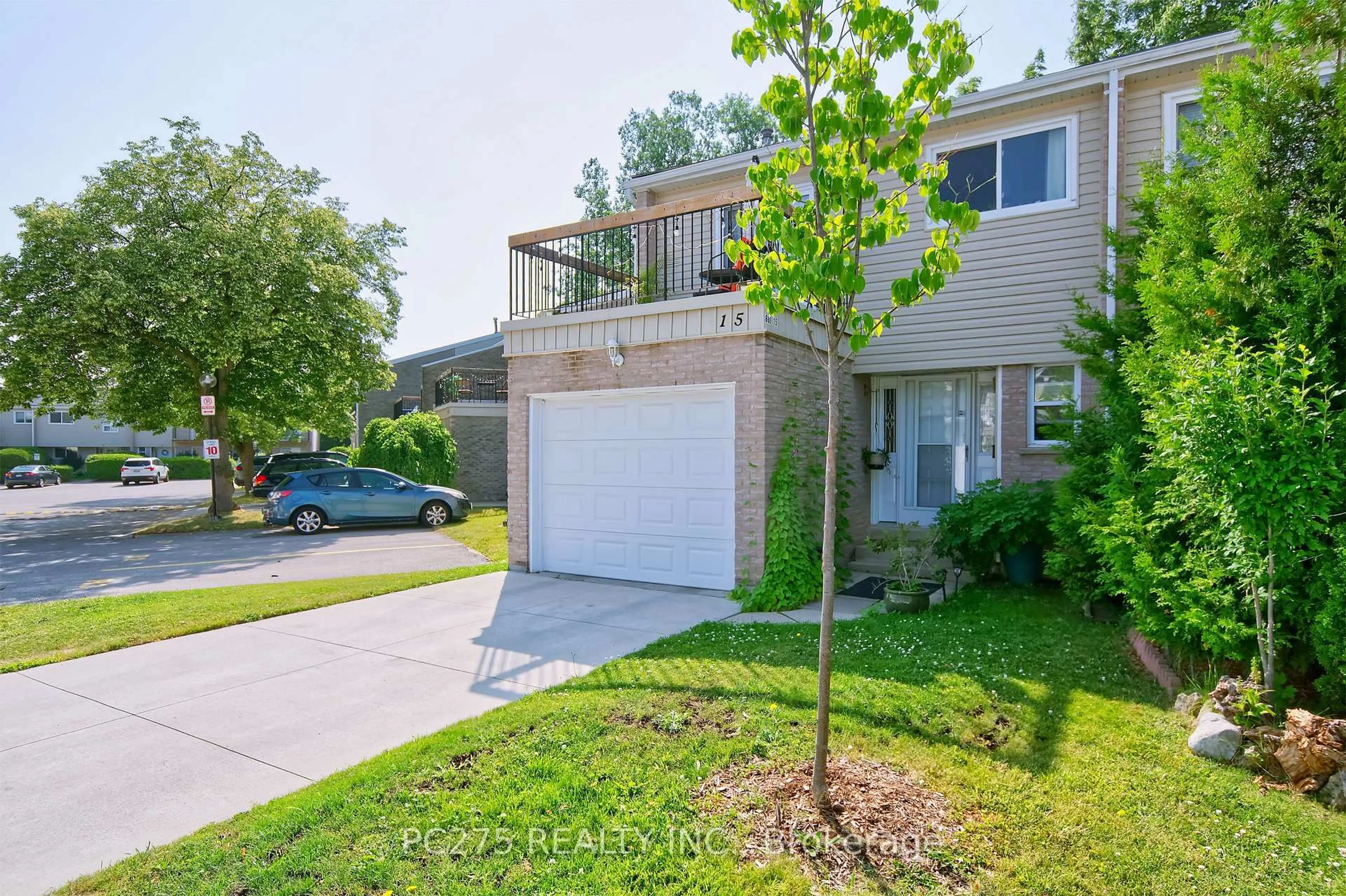 A pic from outside/outdoor area/front of a property/back of a property/a pic from drone, street for 669 Osgoode Dr #15, London South Ontario N6E 2C7