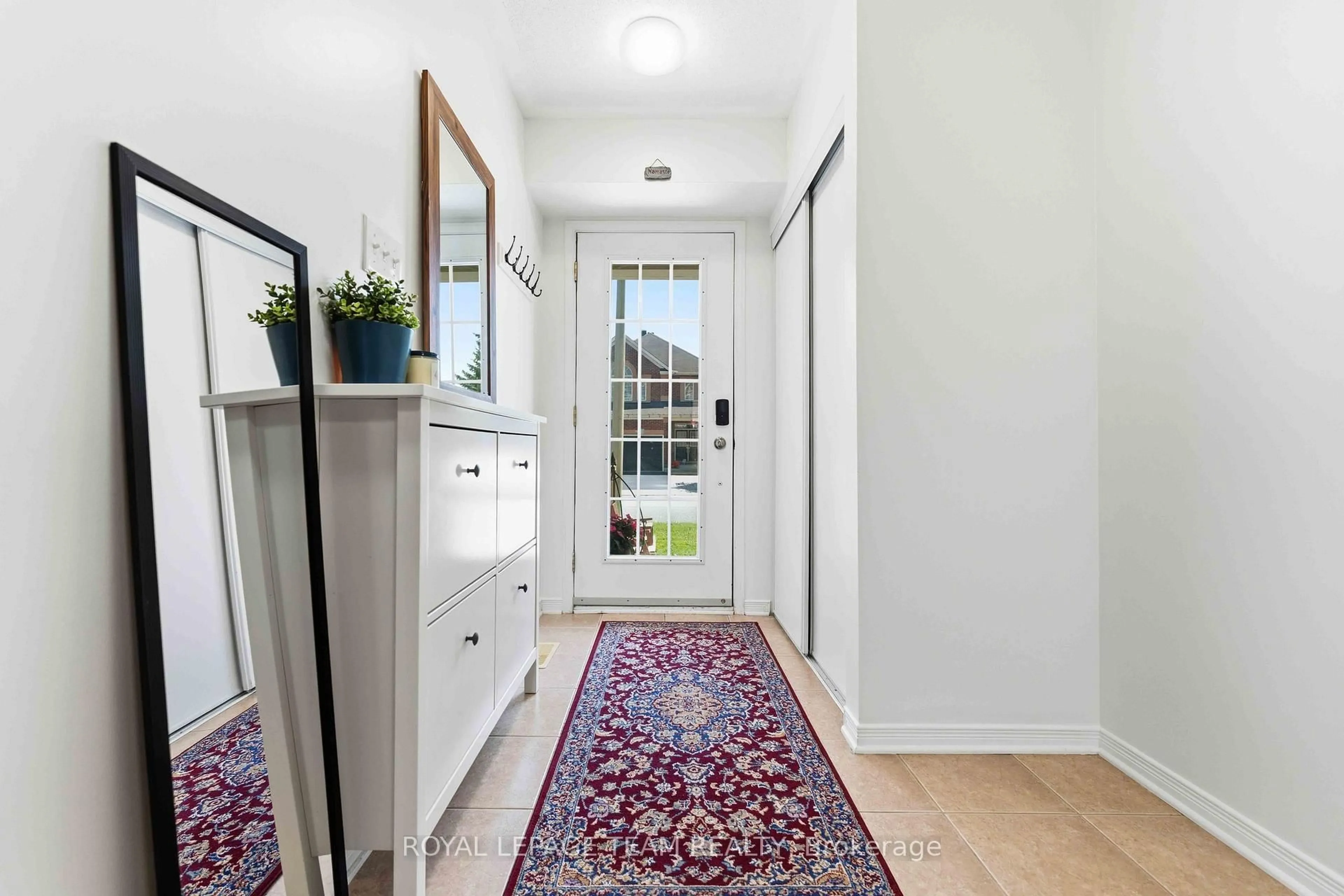 Indoor entryway for 358 Moffatt Pond Crt, Ottawa Ontario K2J 0C7
