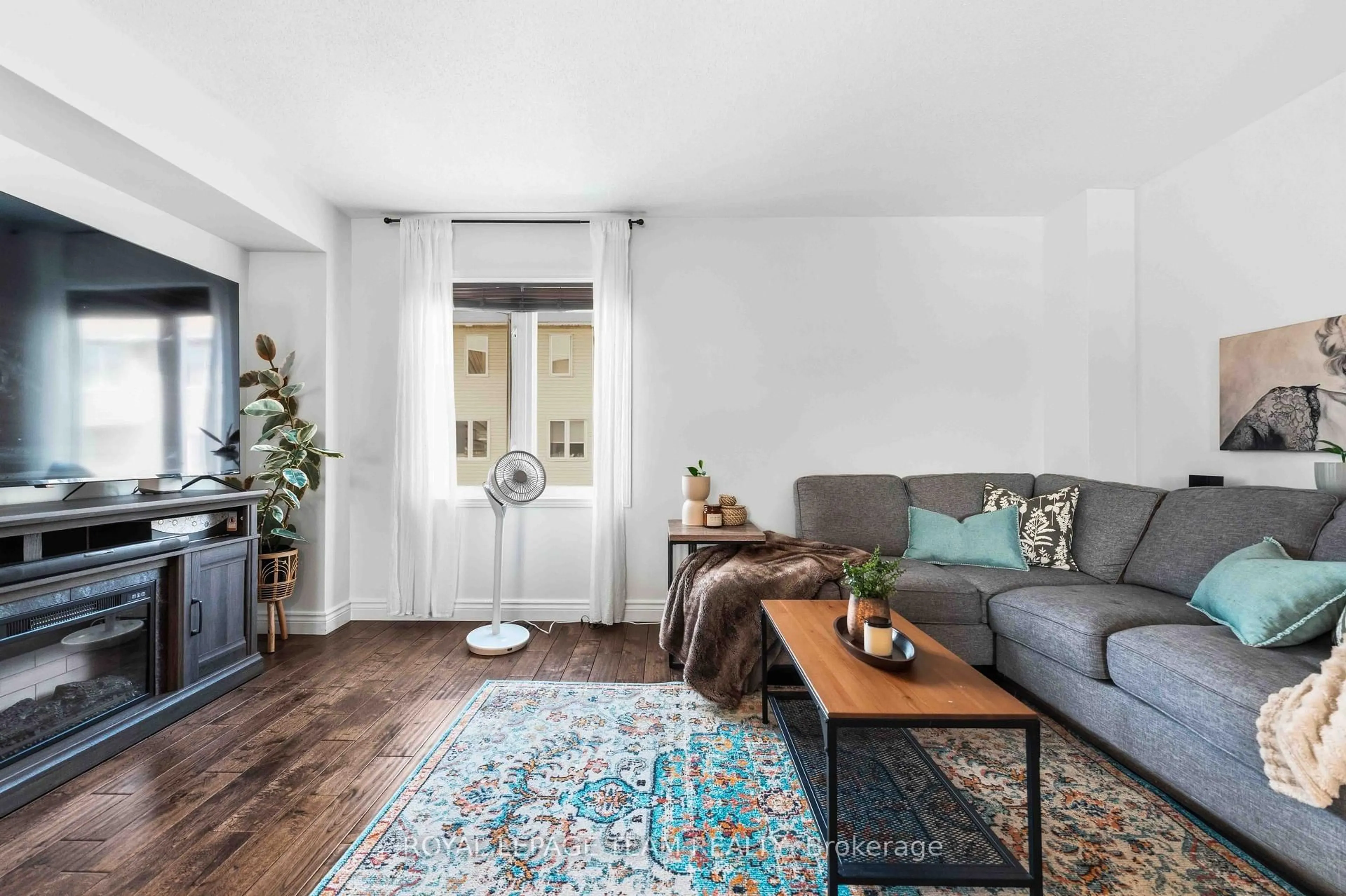 Living room with furniture, unknown for 358 Moffatt Pond Crt, Ottawa Ontario K2J 0C7