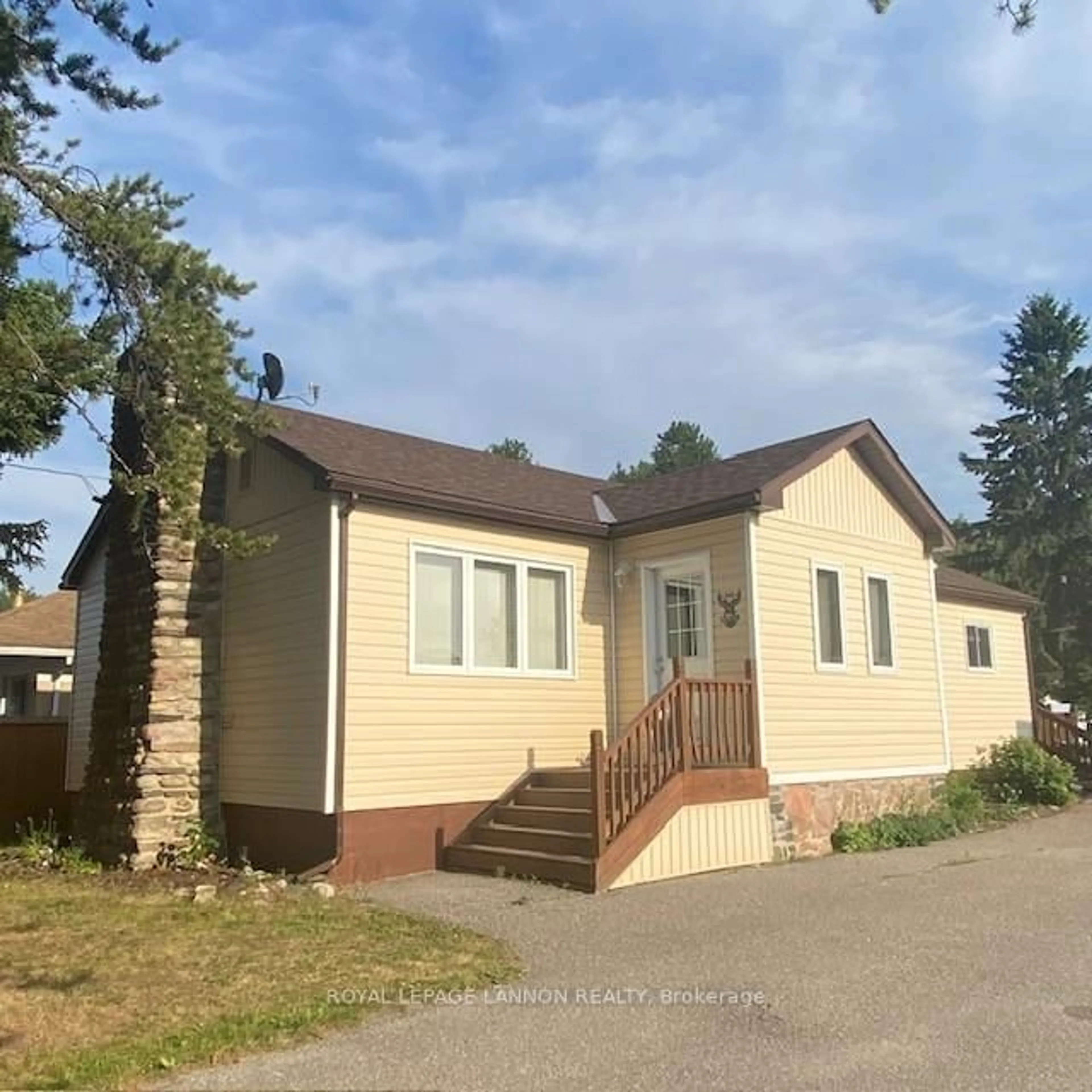 Home with vinyl exterior material, street for 305 McKenzie Ave, Greenstone Ontario P0T 1M0